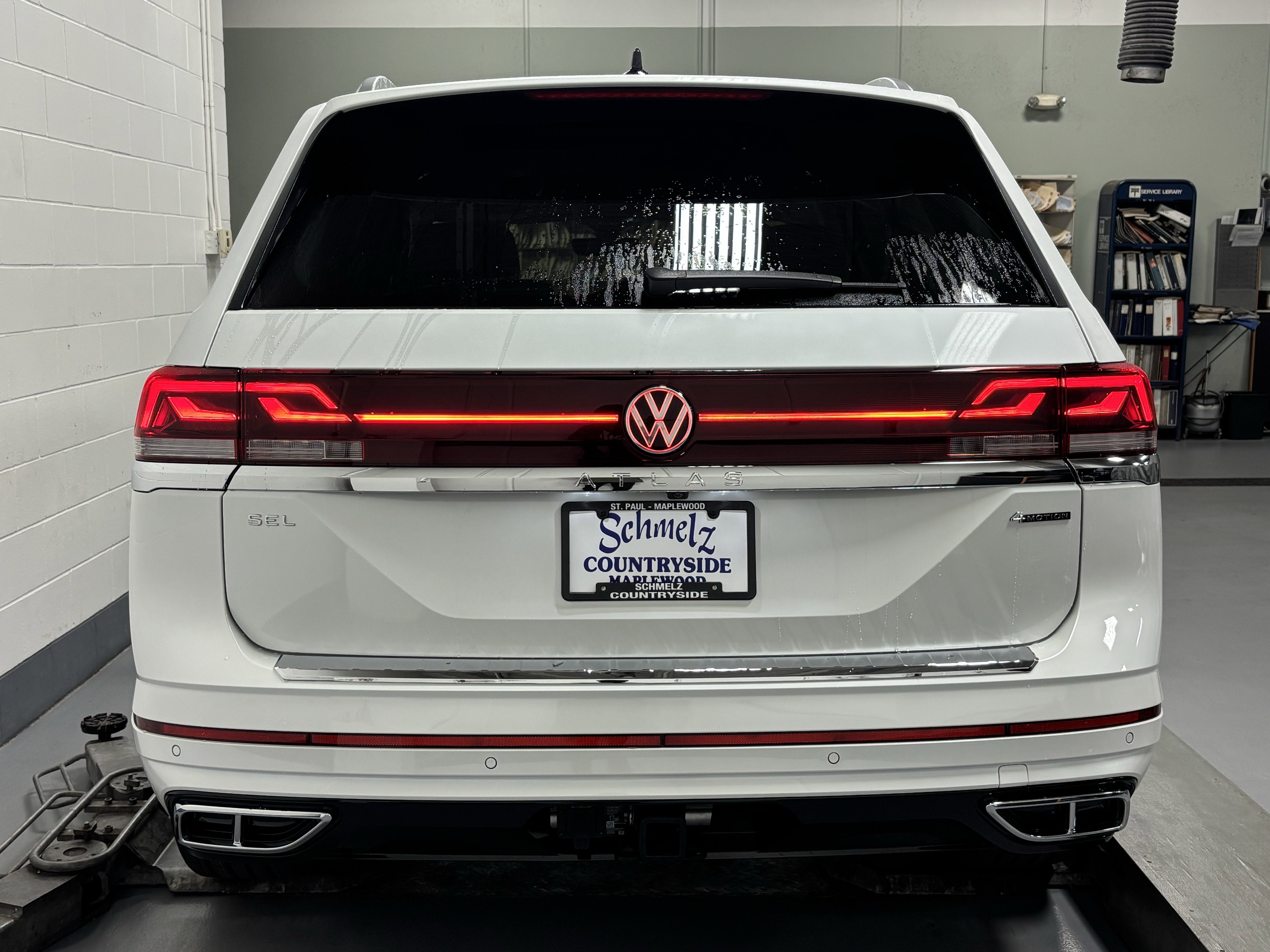 2026 Volkswagen Atlas 2.0T SEL Premium R-Line