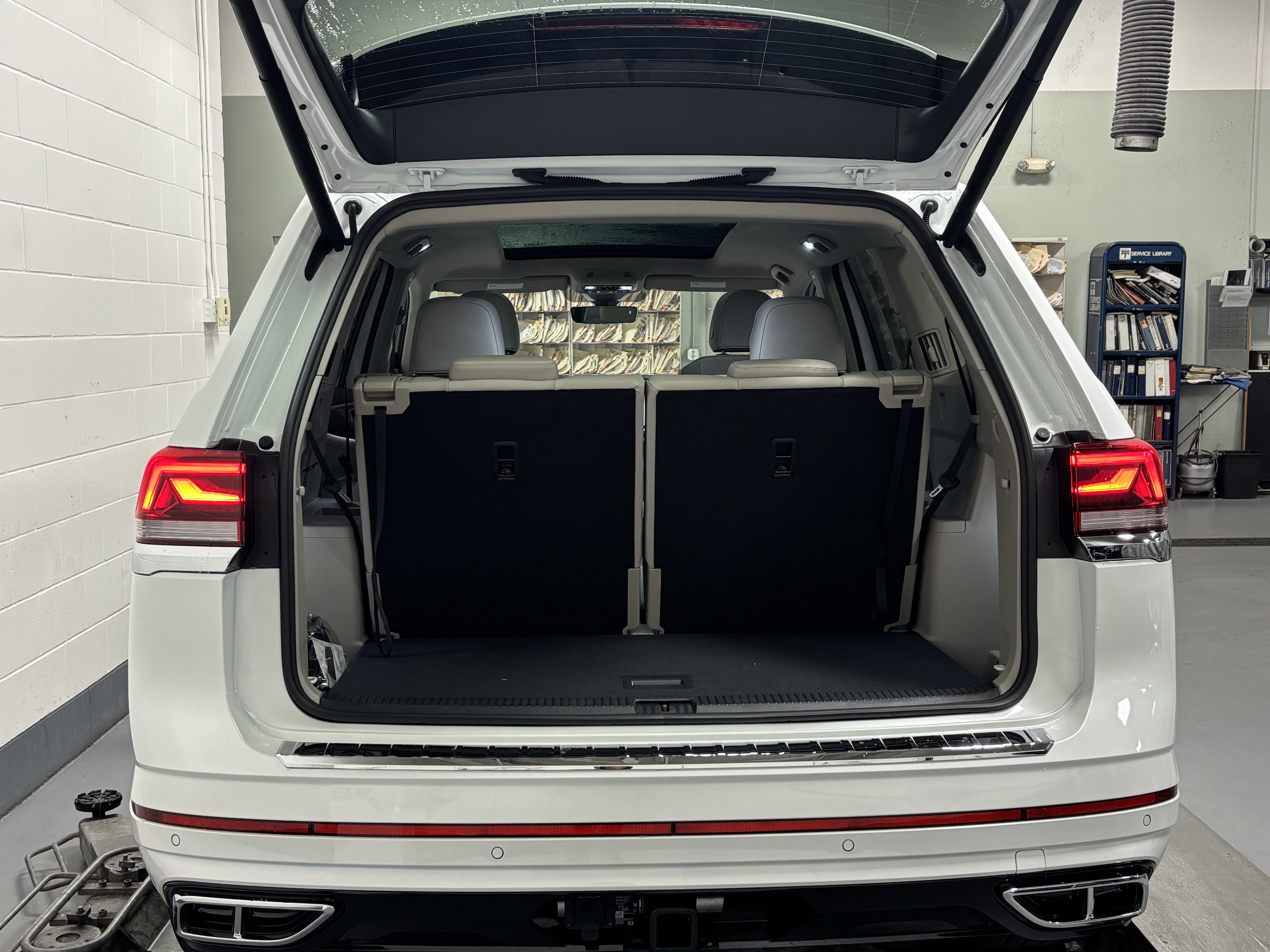 2026 Volkswagen Atlas 2.0T SEL Premium R-Line