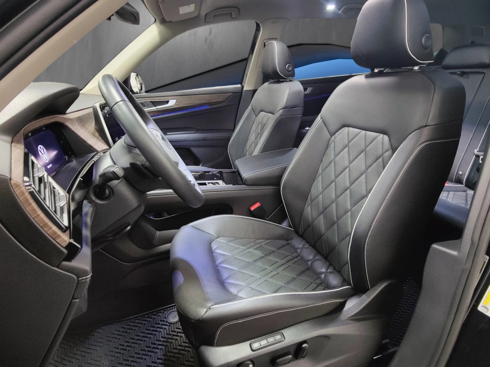 2025 Volkswagen Atlas SEL Premium R-Line AWD w/Sunroof & Nav