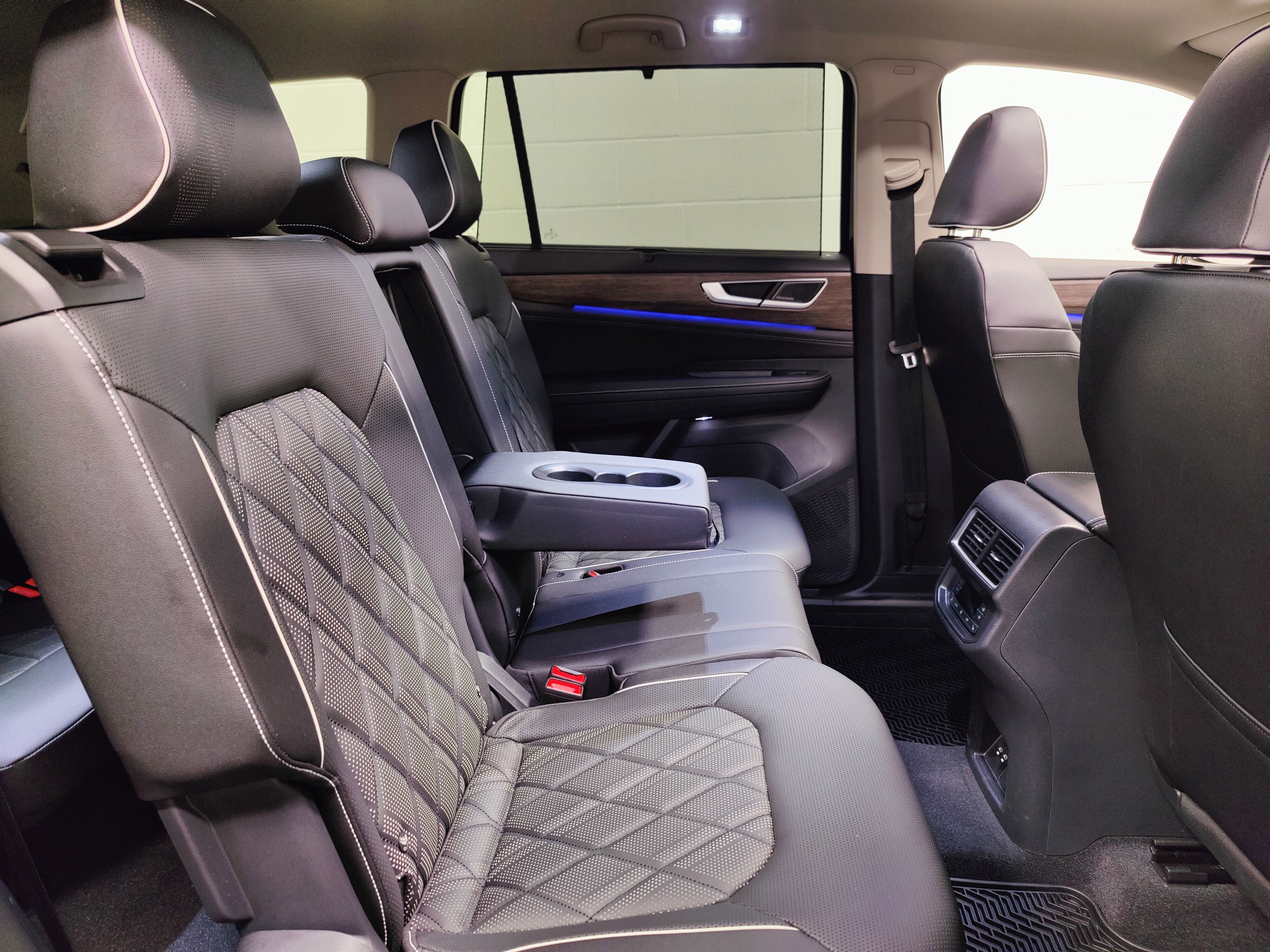 2025 Volkswagen Atlas SEL Premium R-Line AWD w/Sunroof & Nav
