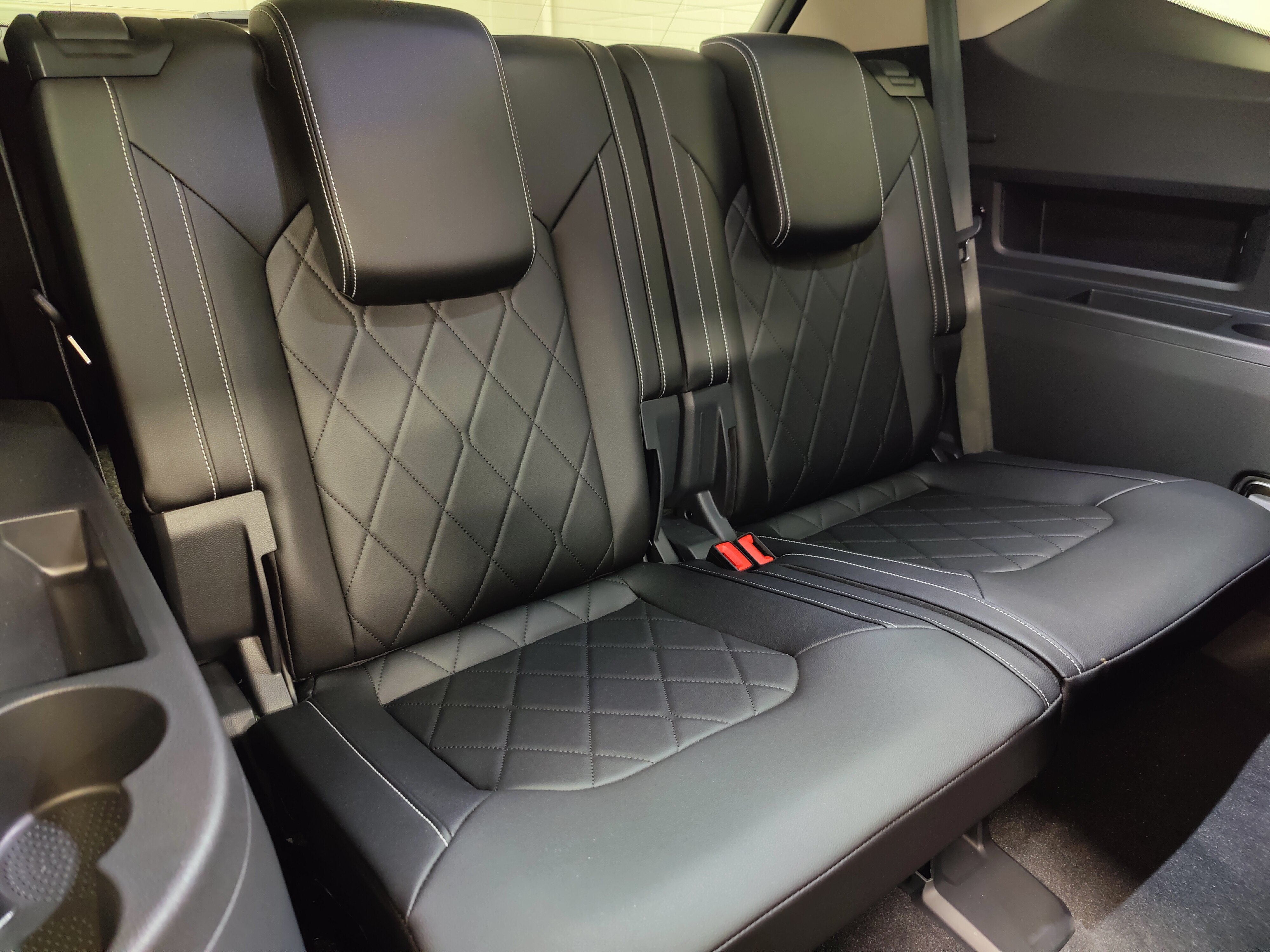 2025 Volkswagen Atlas SEL Premium R-Line AWD w/Sunroof & Nav