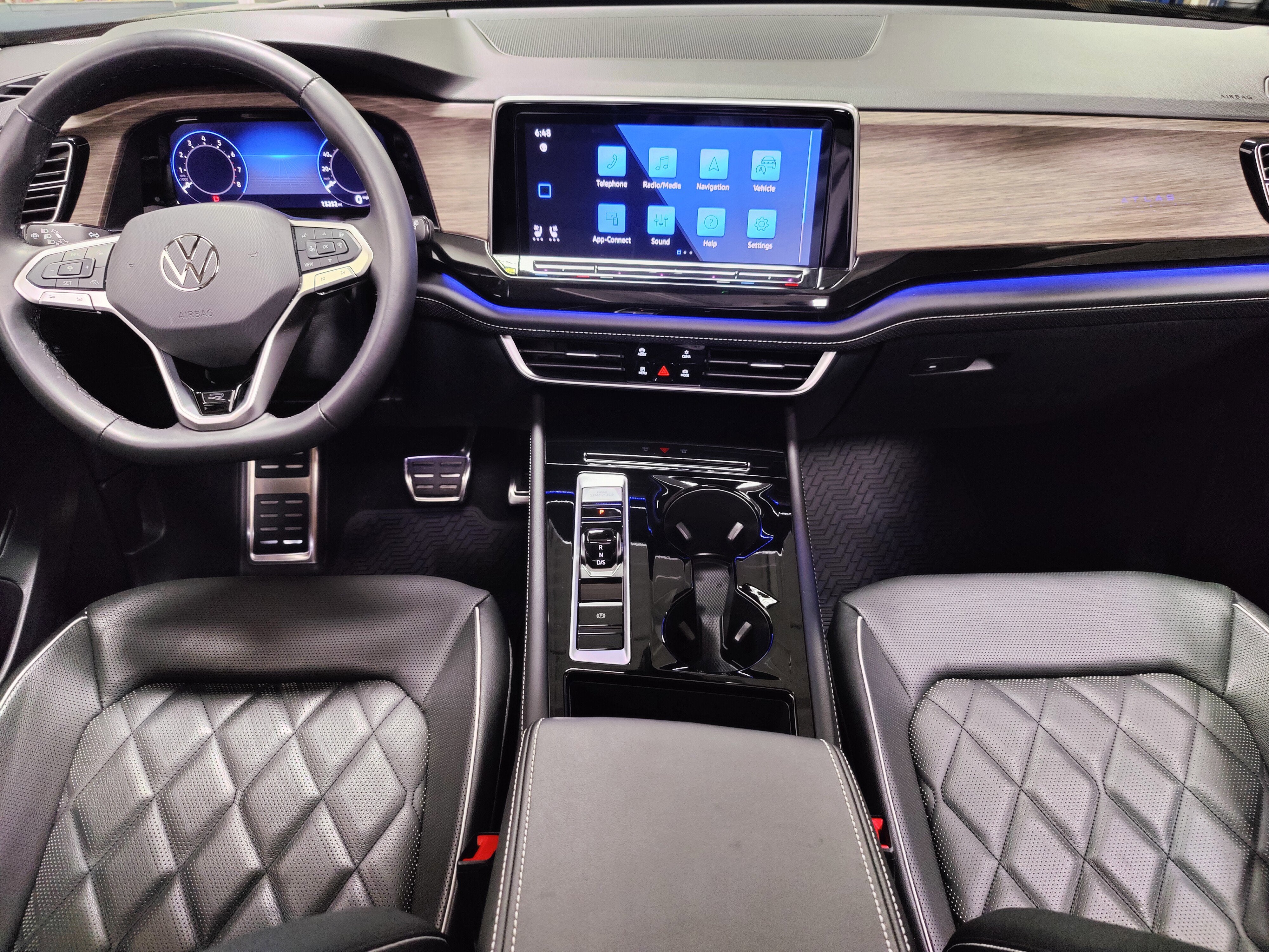 2025 Volkswagen Atlas SEL Premium R-Line AWD w/Sunroof & Nav