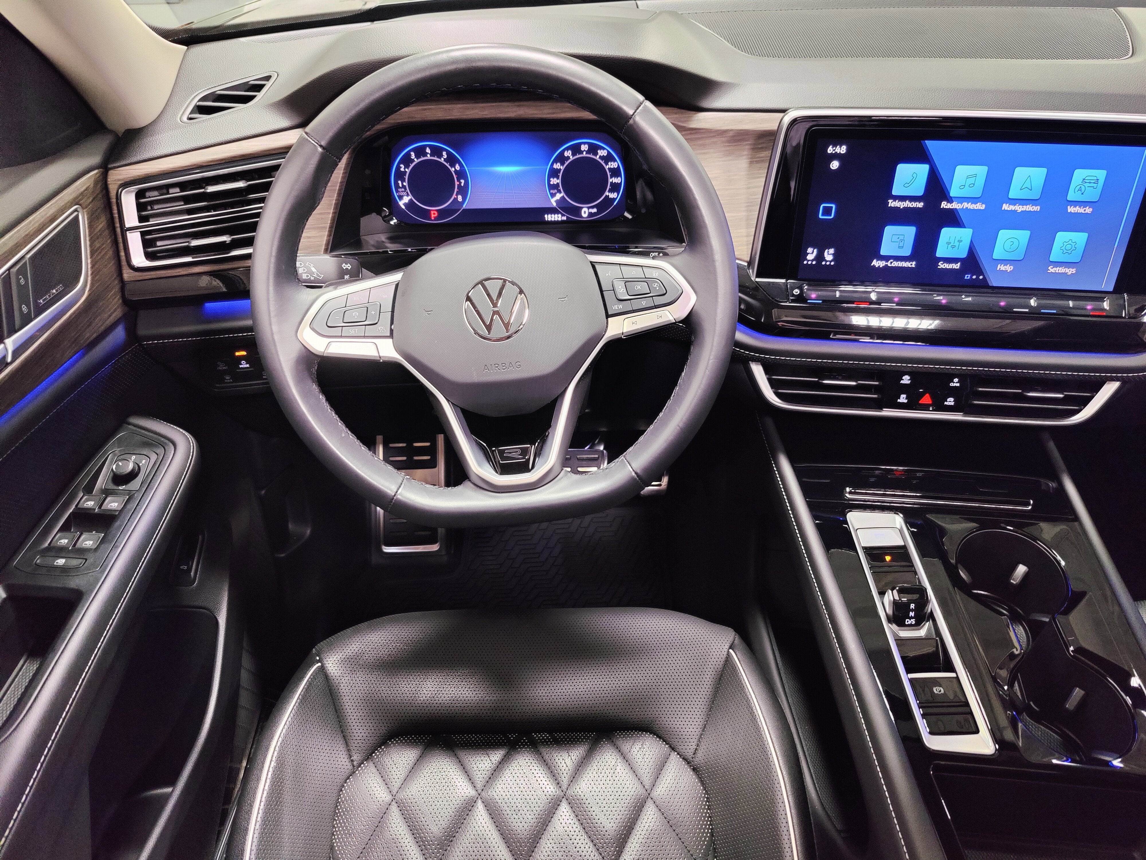 2025 Volkswagen Atlas SEL Premium R-Line AWD w/Sunroof & Nav