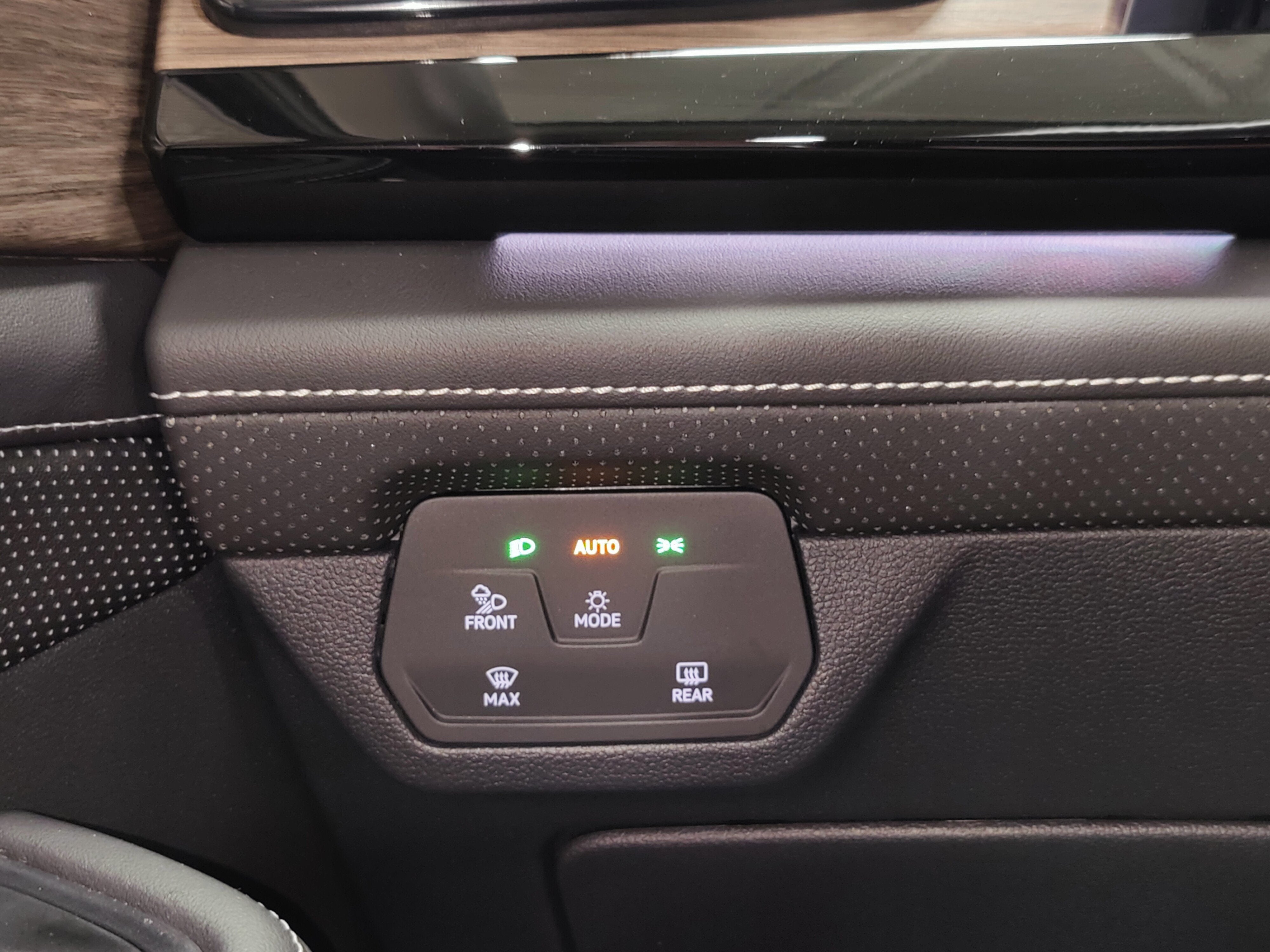 2025 Volkswagen Atlas SEL Premium R-Line AWD w/Sunroof & Nav