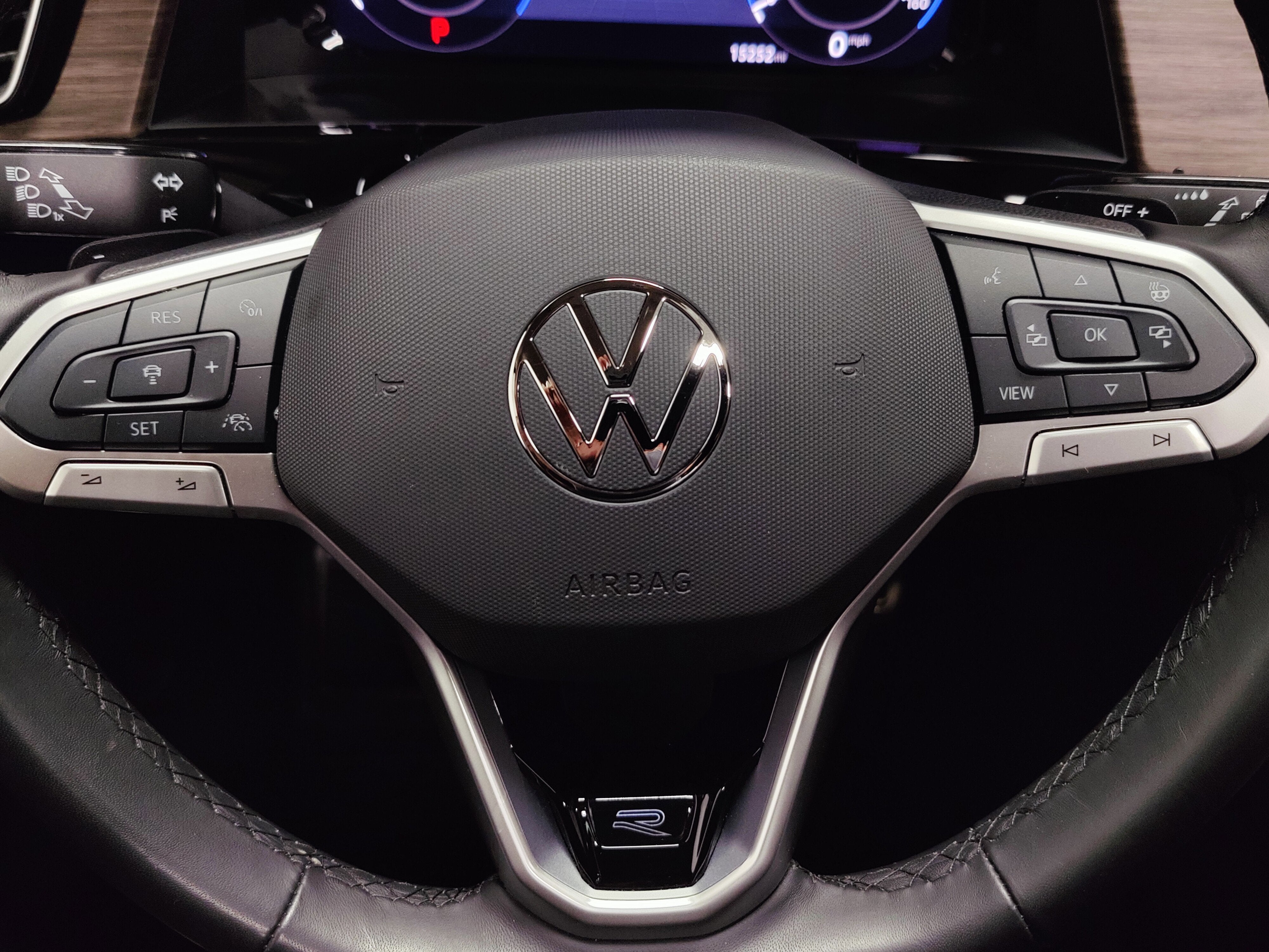 2025 Volkswagen Atlas SEL Premium R-Line AWD w/Sunroof & Nav