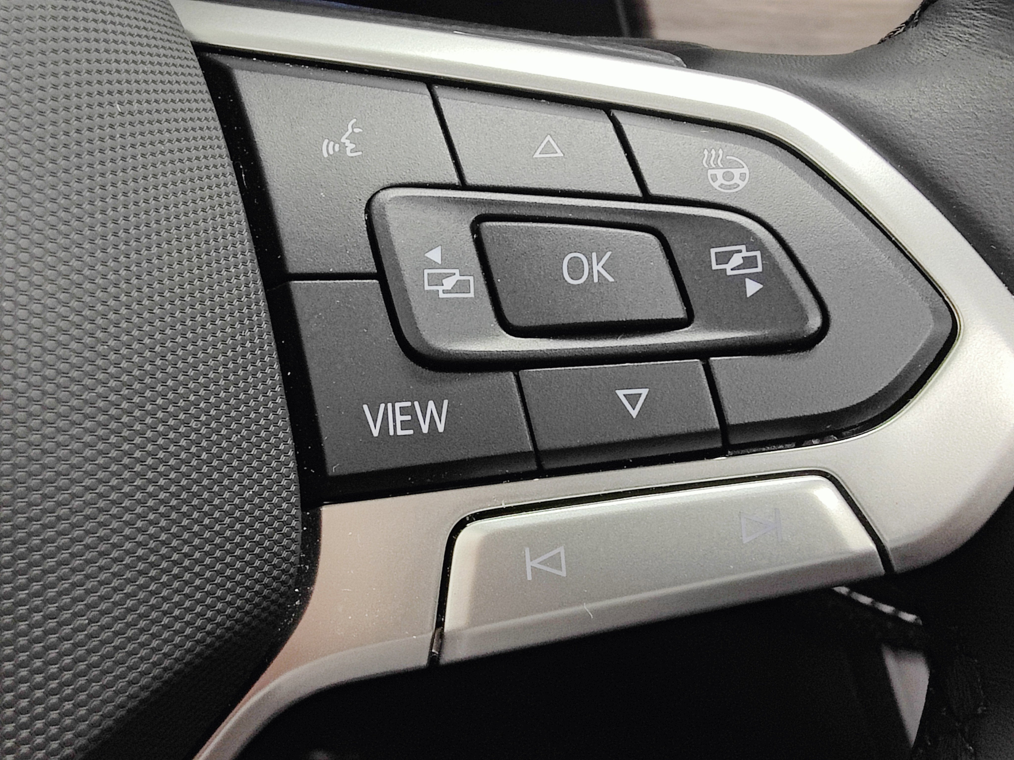 2025 Volkswagen Atlas SEL Premium R-Line AWD w/Sunroof & Nav