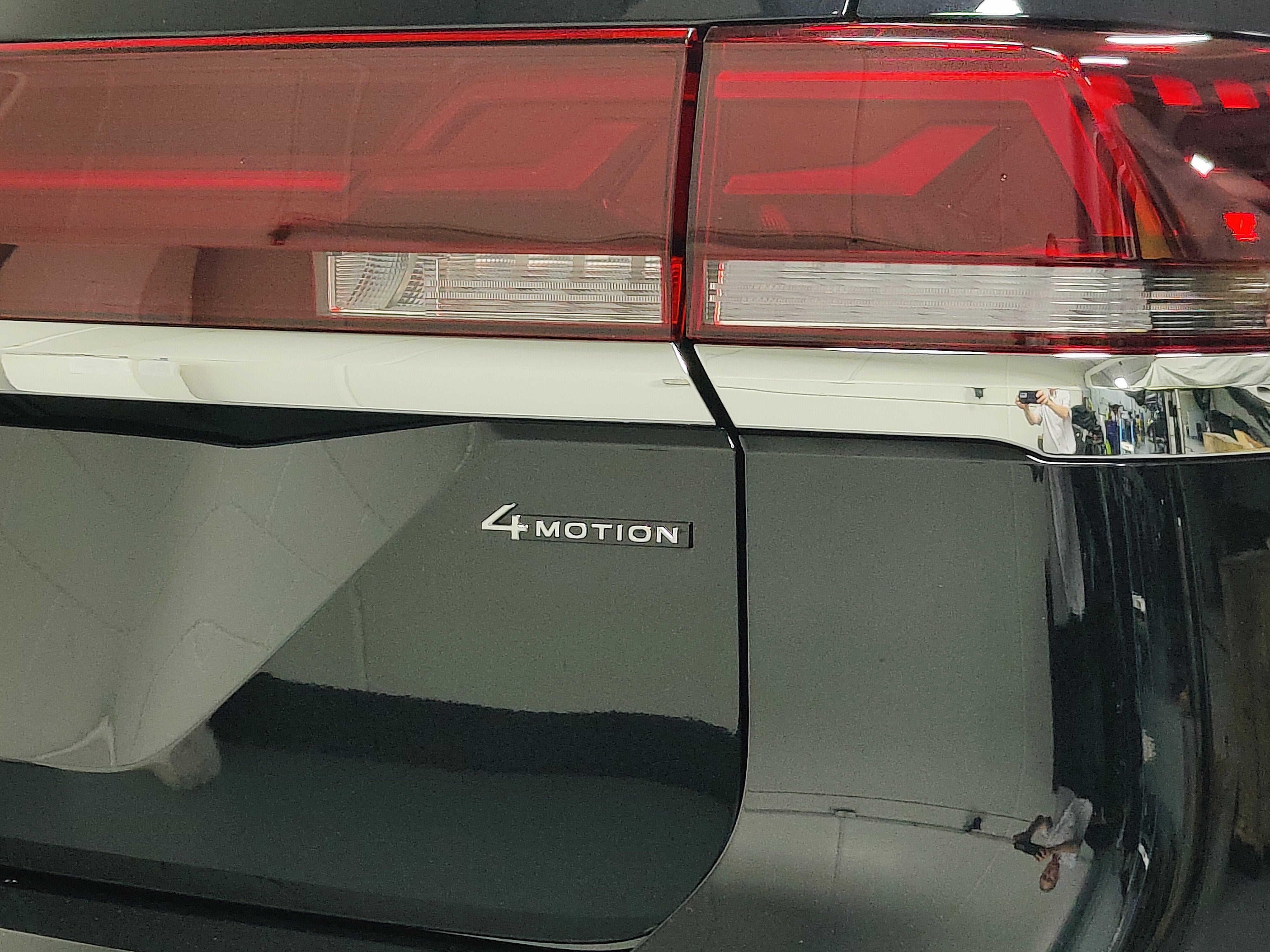 2025 Volkswagen Atlas SEL Premium R-Line AWD w/Sunroof & Nav