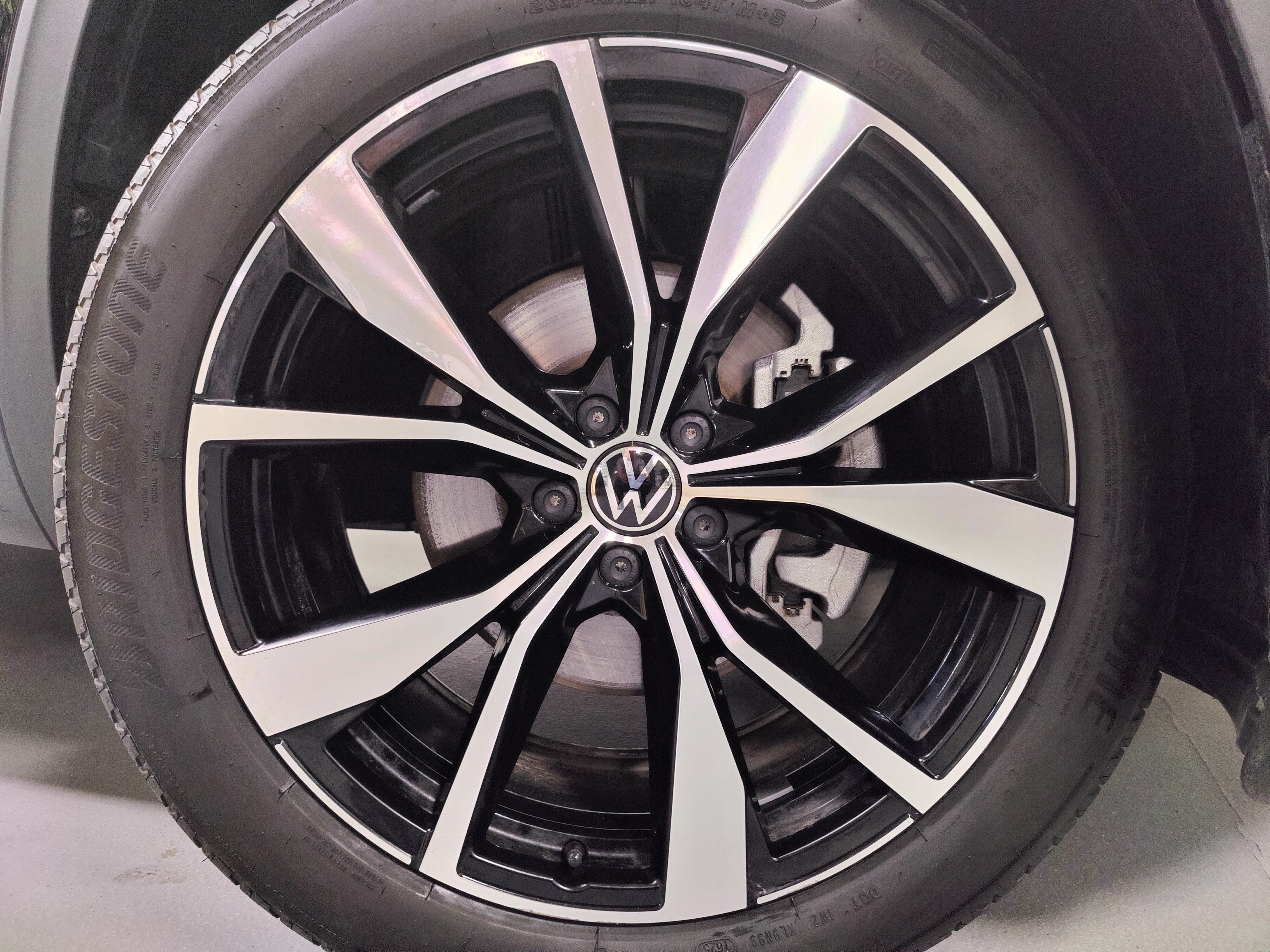 2025 Volkswagen Atlas SEL Premium R-Line AWD w/Sunroof & Nav