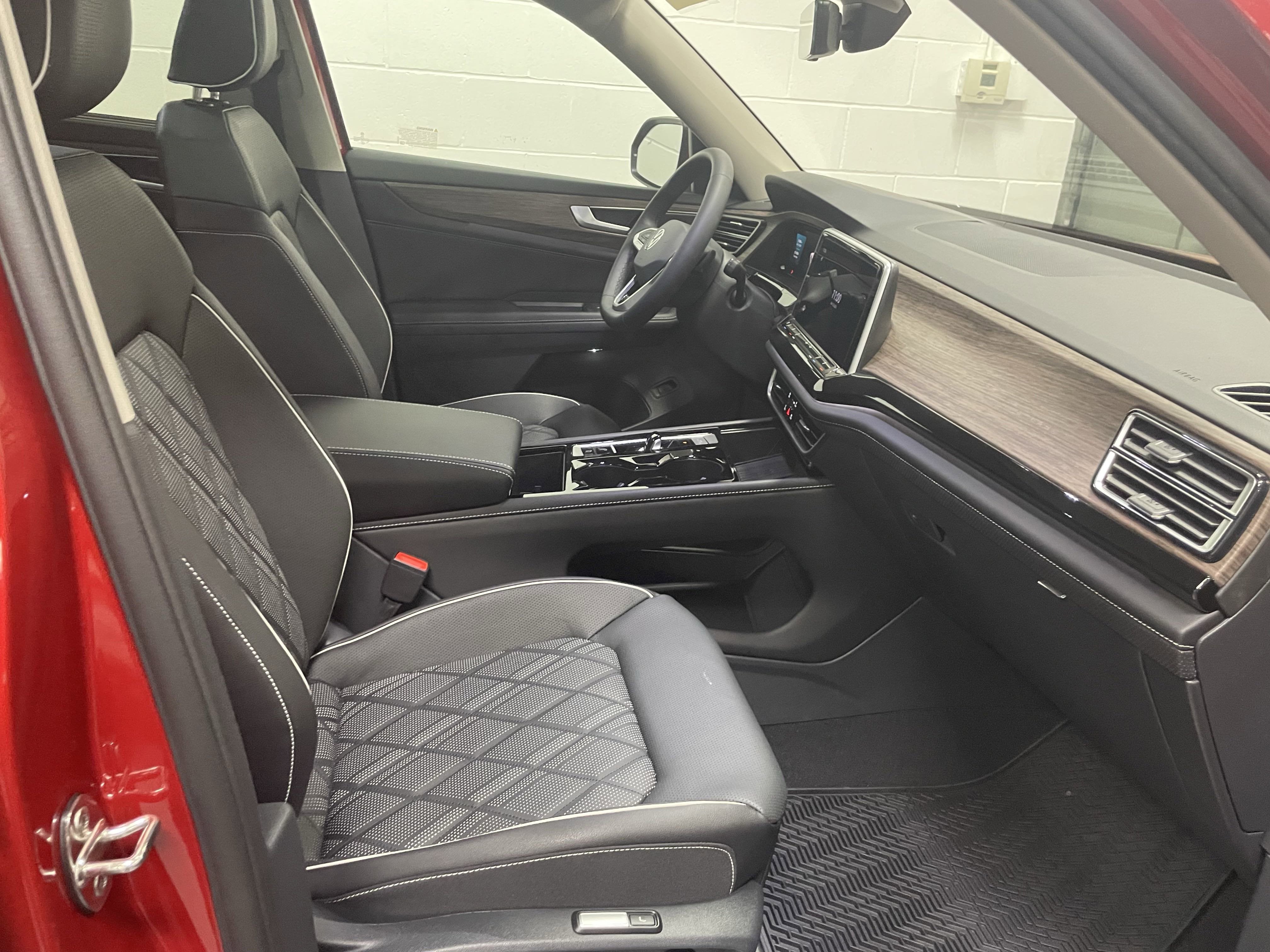 2025 Volkswagen Atlas 2.0T SEL Premium R-Line