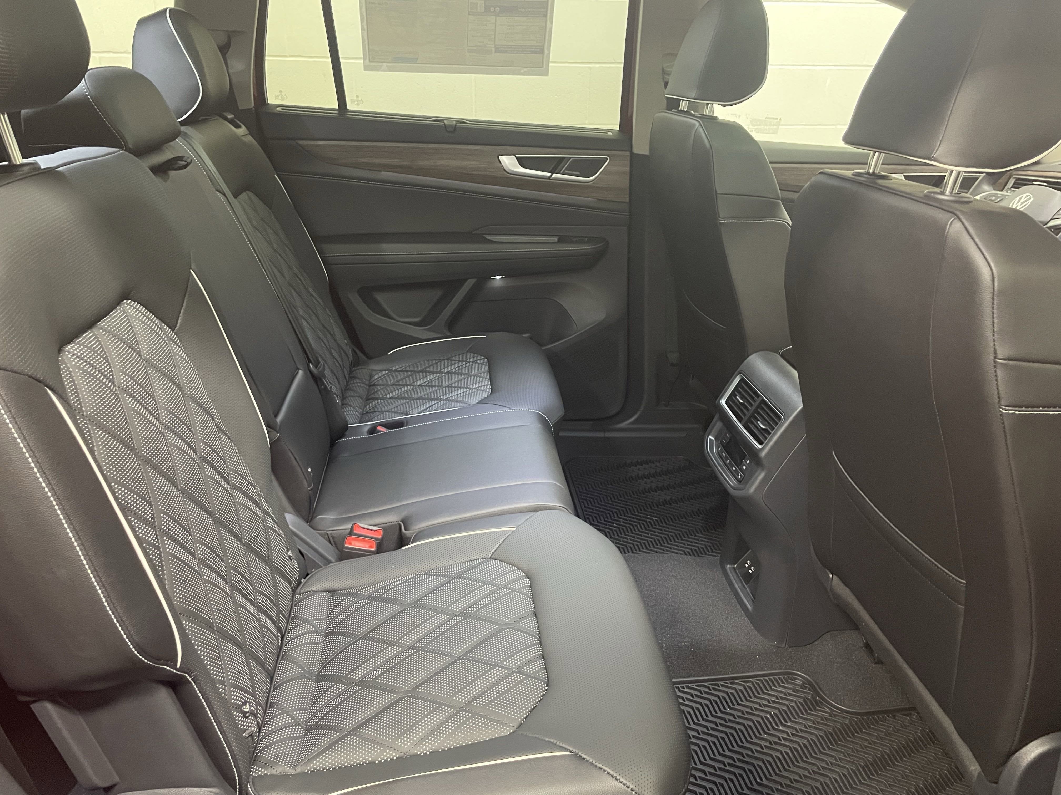 2025 Volkswagen Atlas 2.0T SEL Premium R-Line