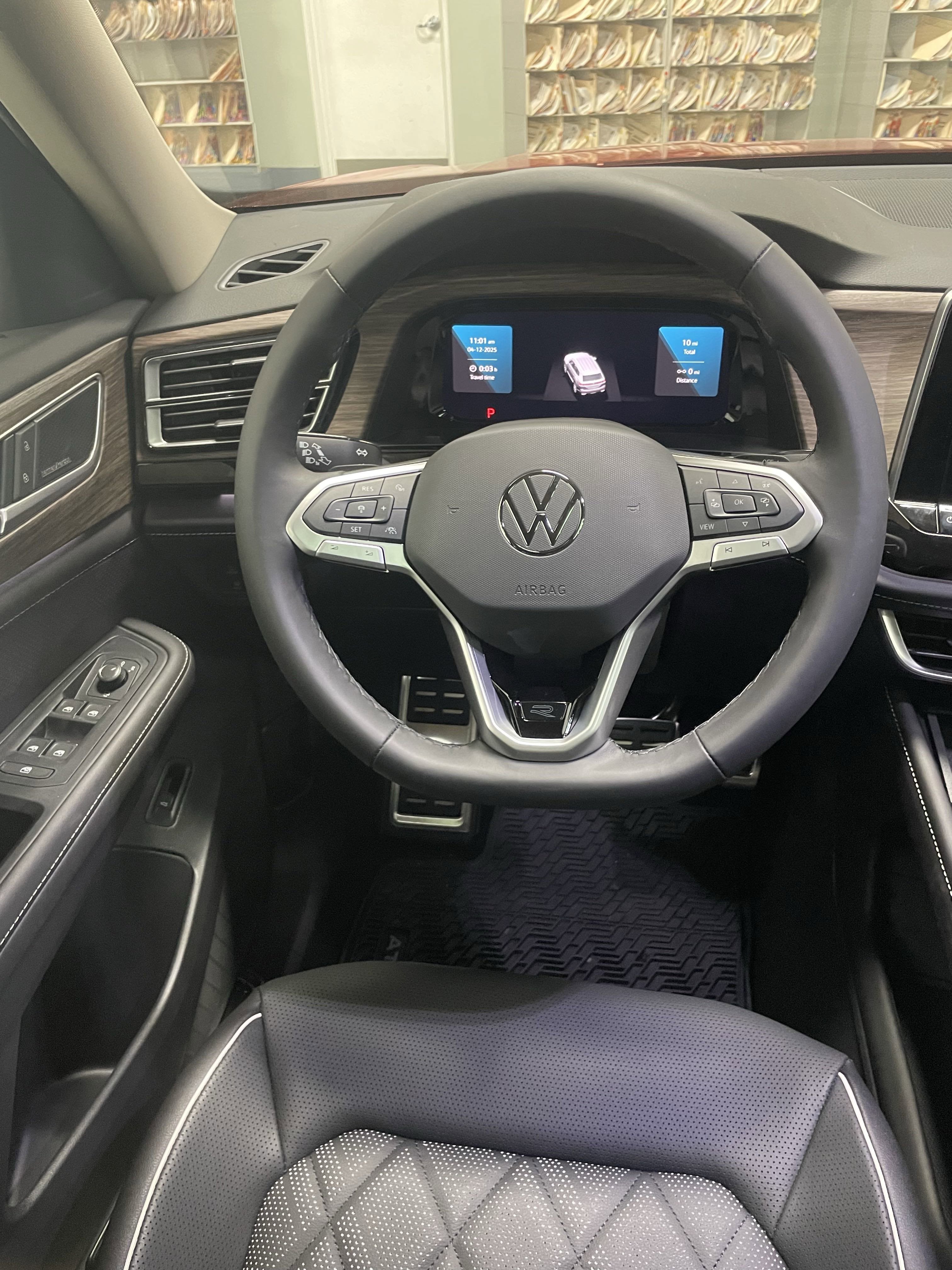 2025 Volkswagen Atlas 2.0T SEL Premium R-Line