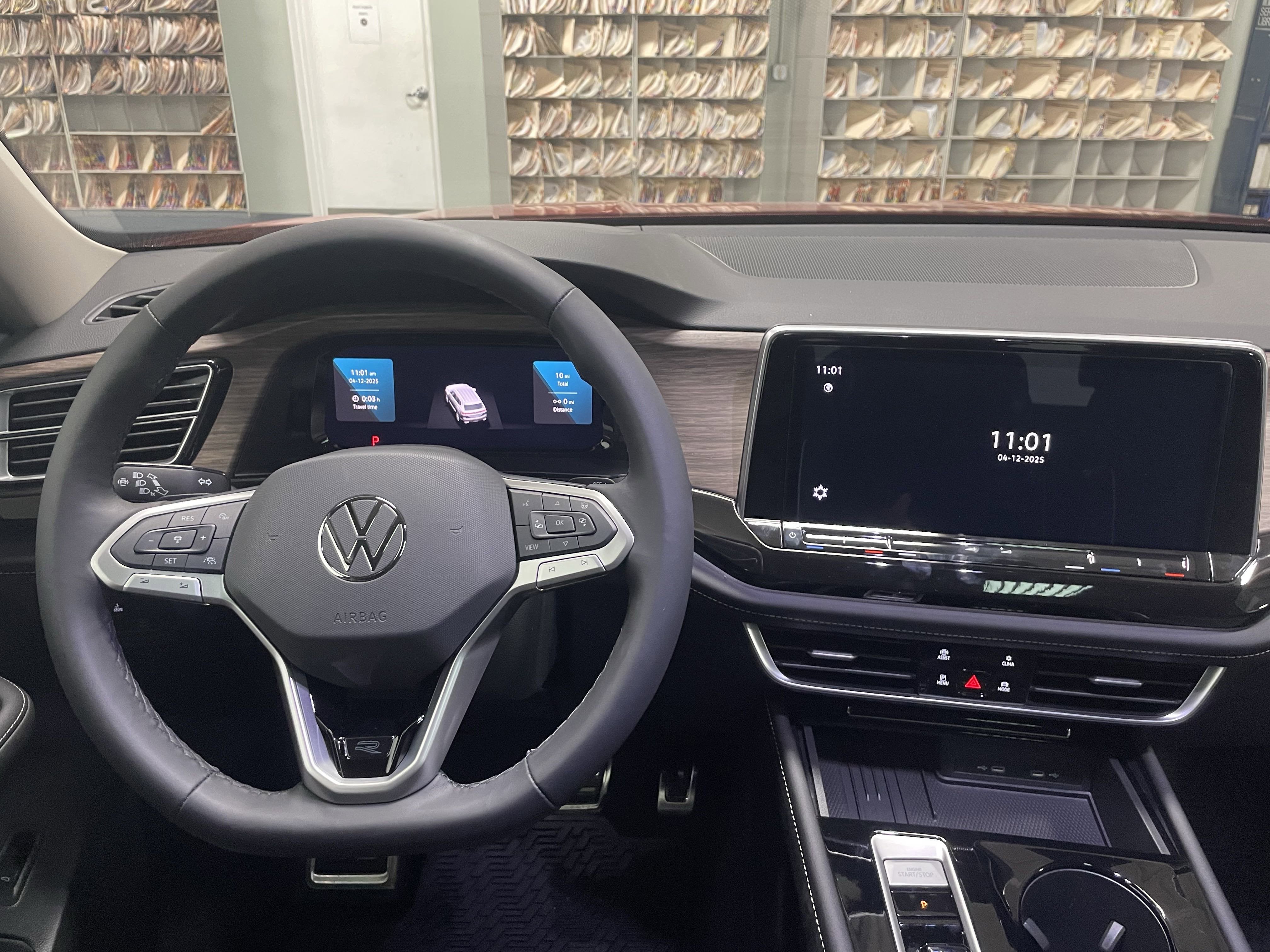 2025 Volkswagen Atlas 2.0T SEL Premium R-Line