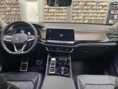 2025 Volkswagen Atlas 2.0T SEL Premium R-Line