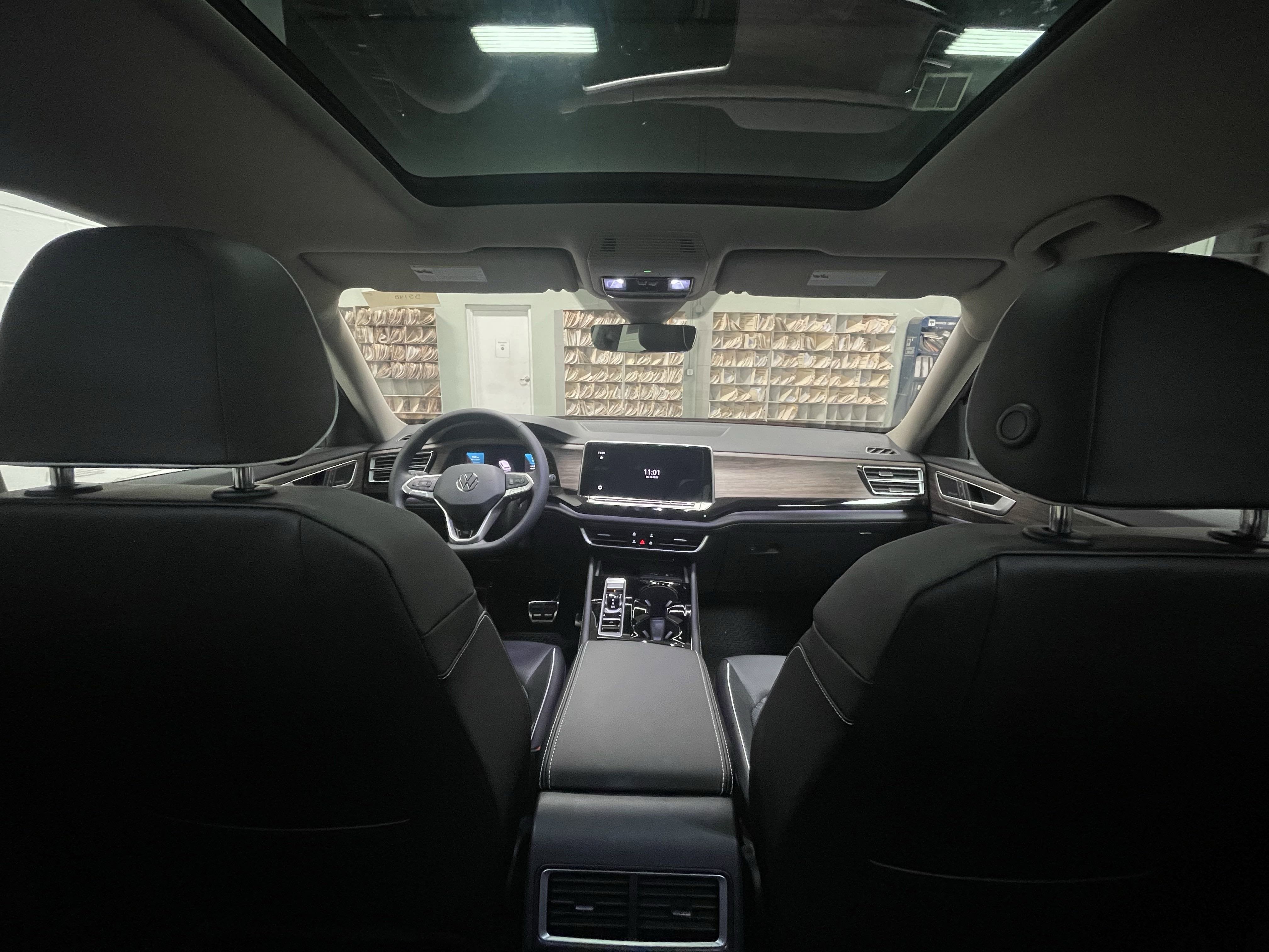 2025 Volkswagen Atlas 2.0T SEL Premium R-Line