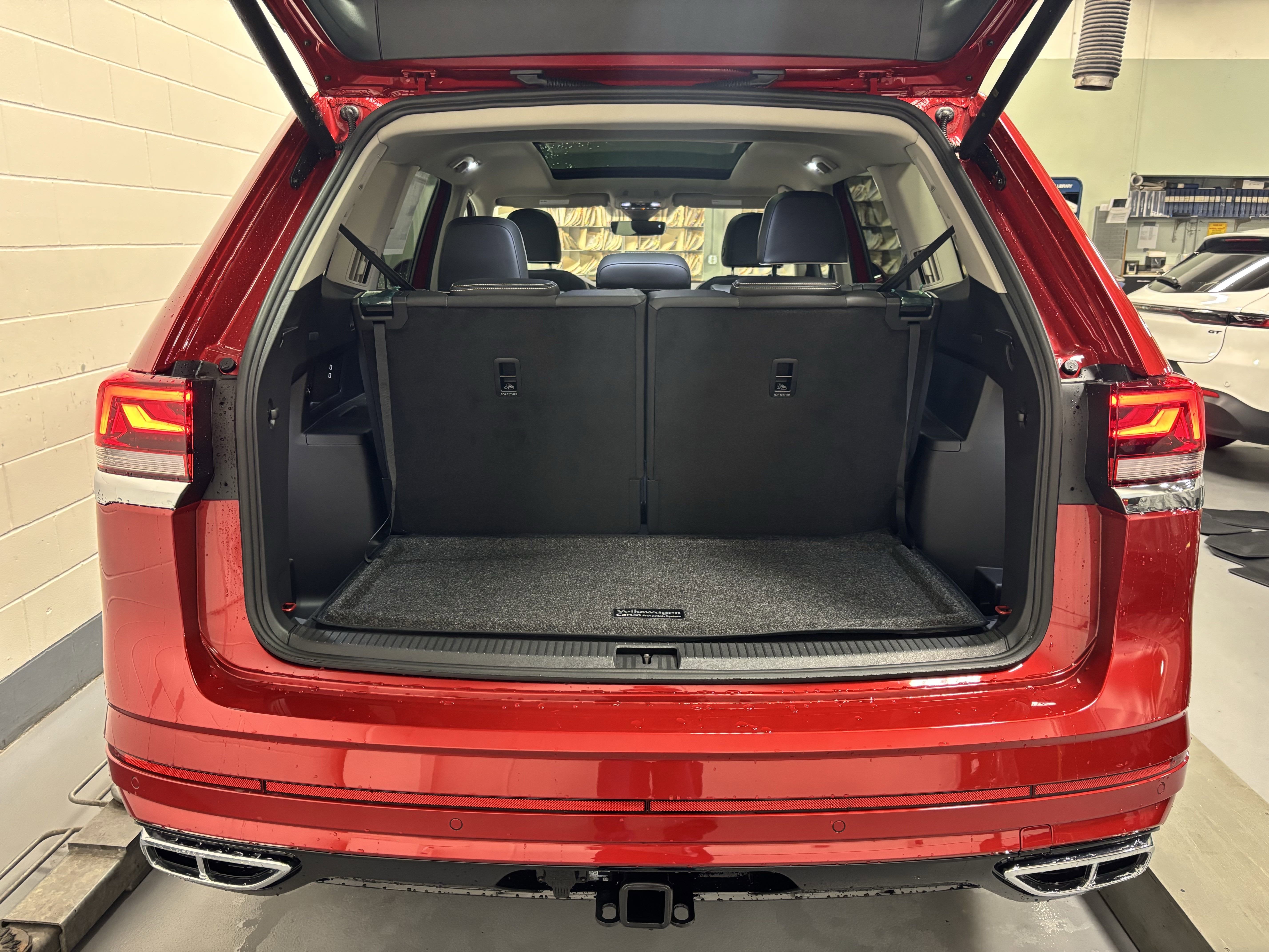 2025 Volkswagen Atlas 2.0T SEL Premium R-Line