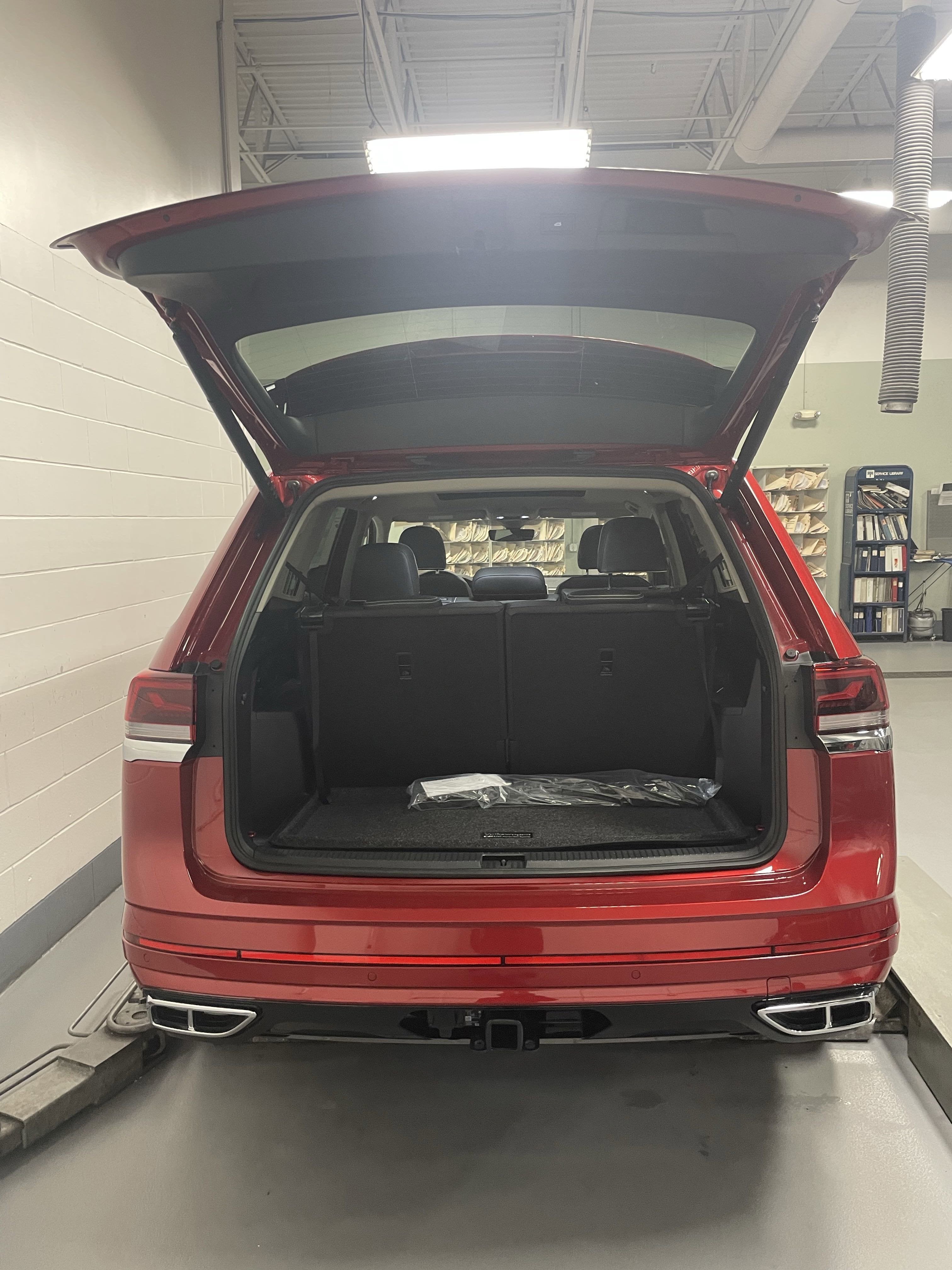 2025 Volkswagen Atlas 2.0T SEL Premium R-Line