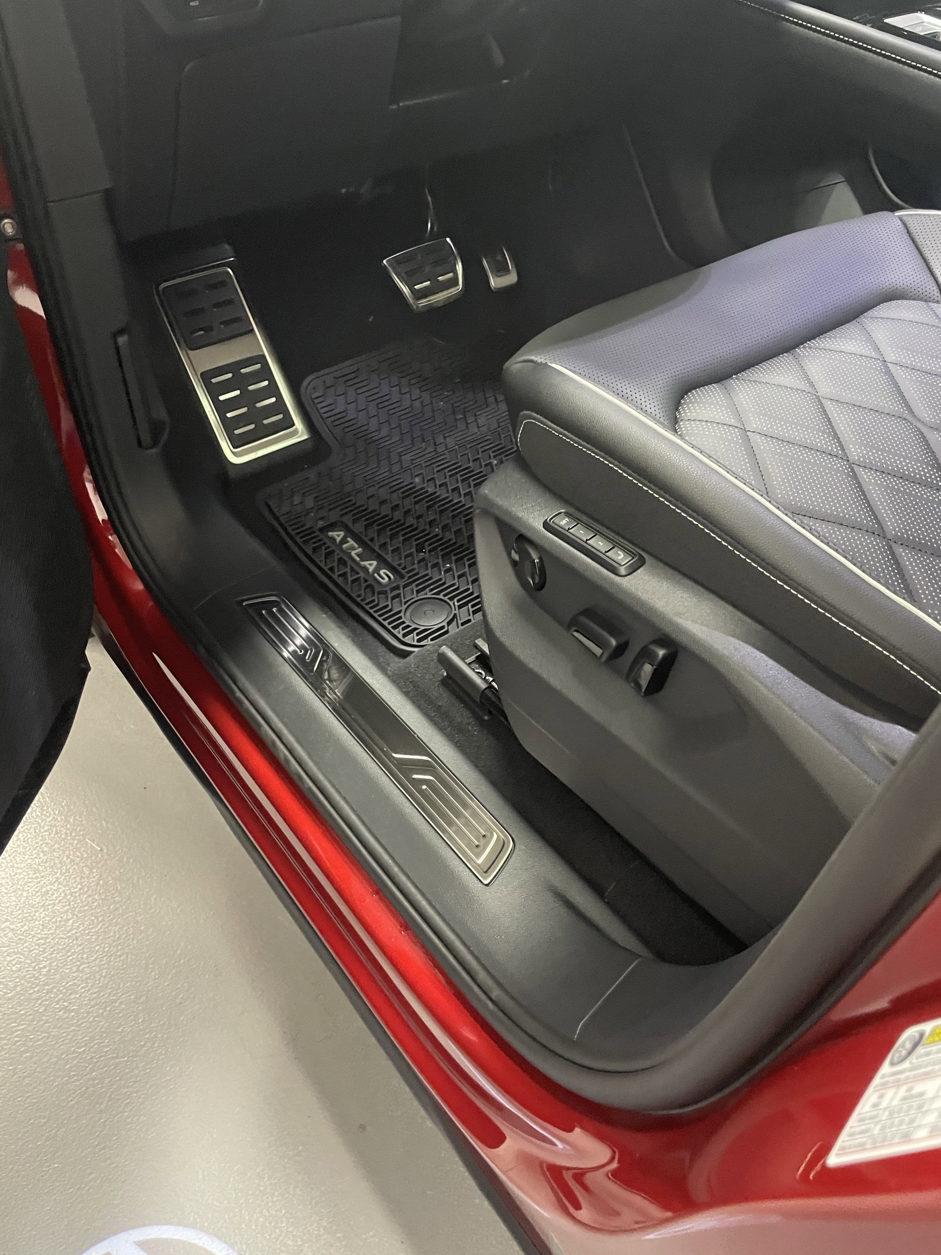 2025 Volkswagen Atlas 2.0T SEL Premium R-Line