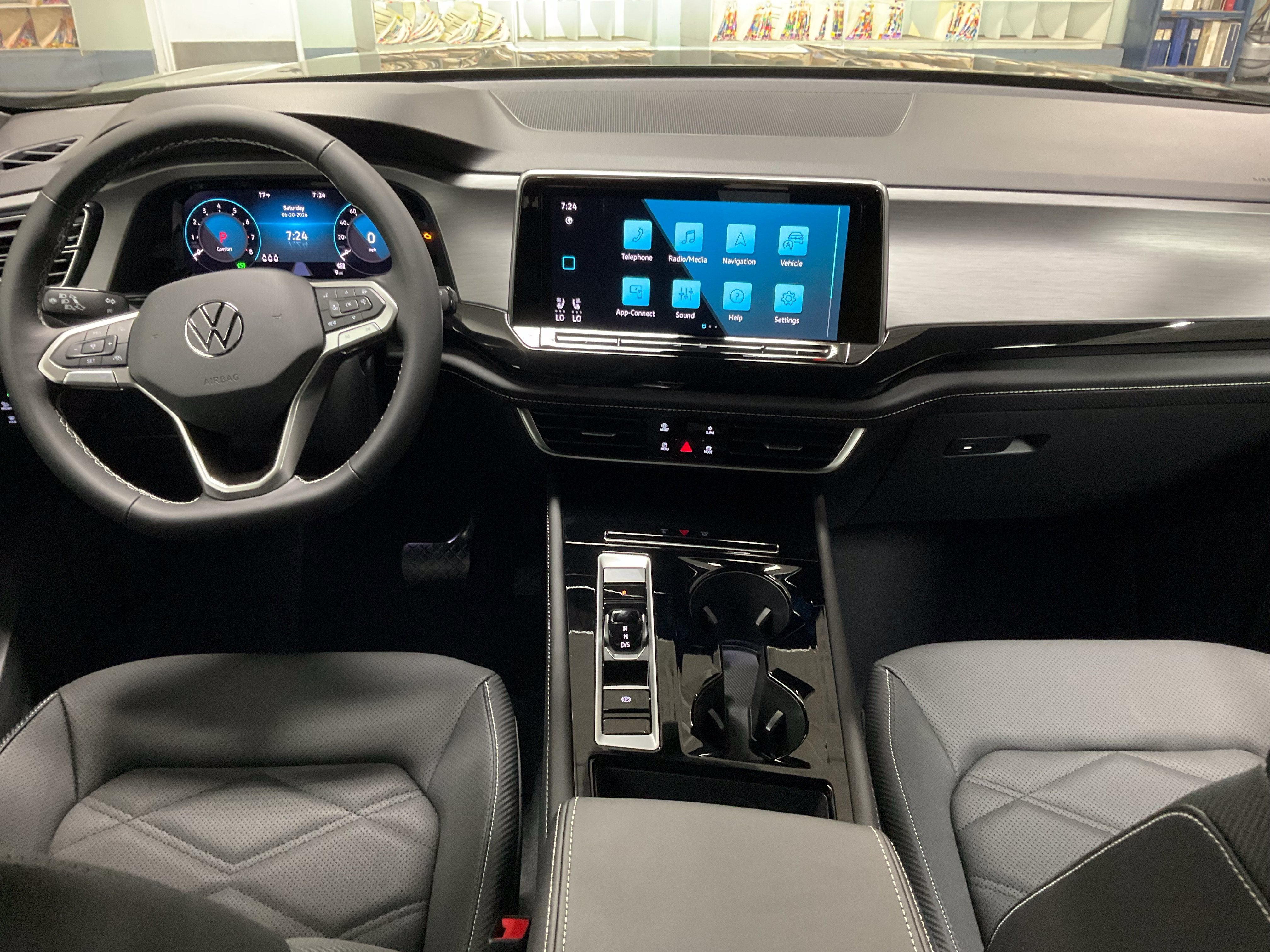2026 Volkswagen Atlas Cross Sport 2.0T SE w/Technology