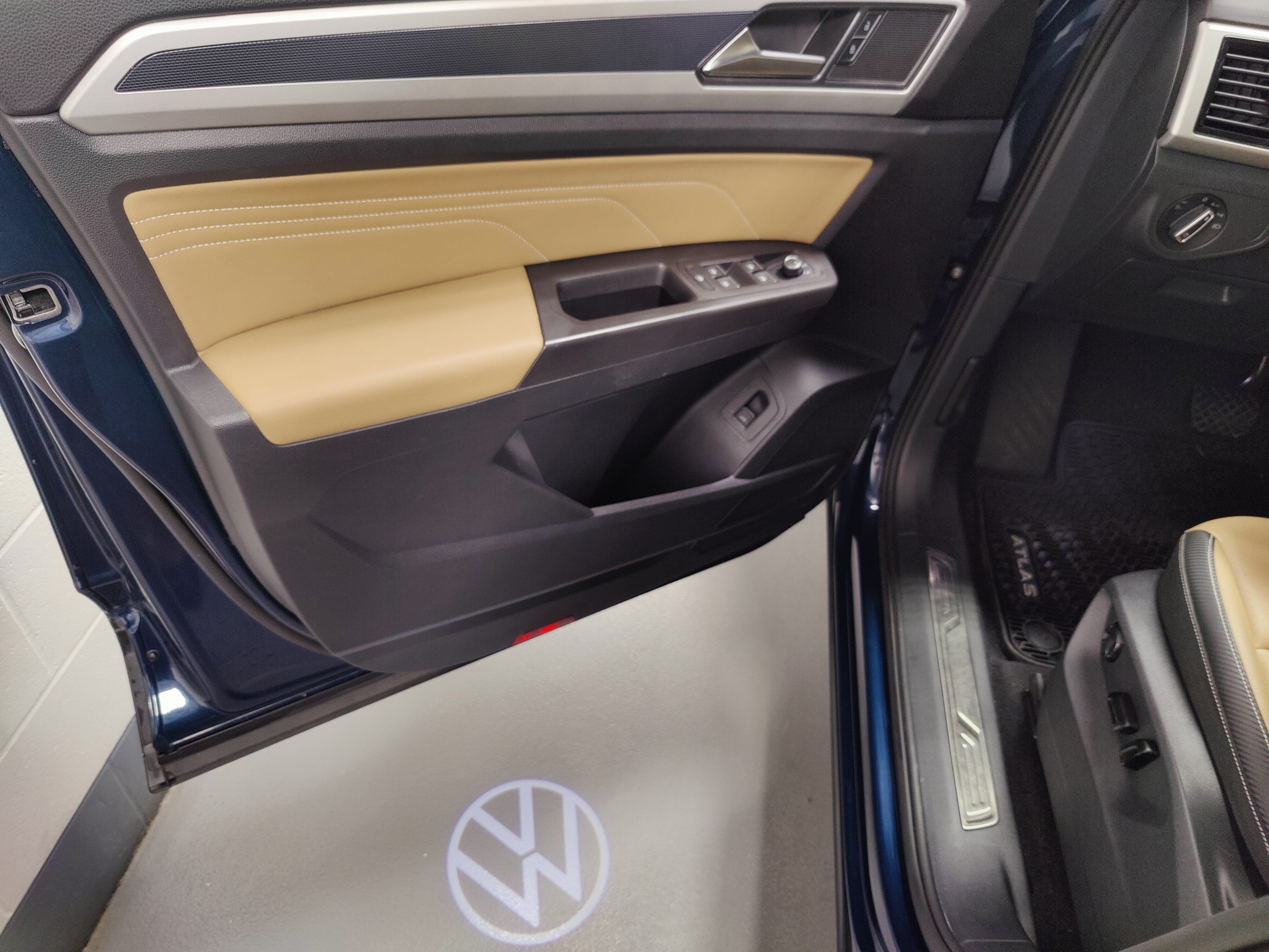 2023 Volkswagen Atlas Cross Sport V6 AWD SE w/Technology & Tow