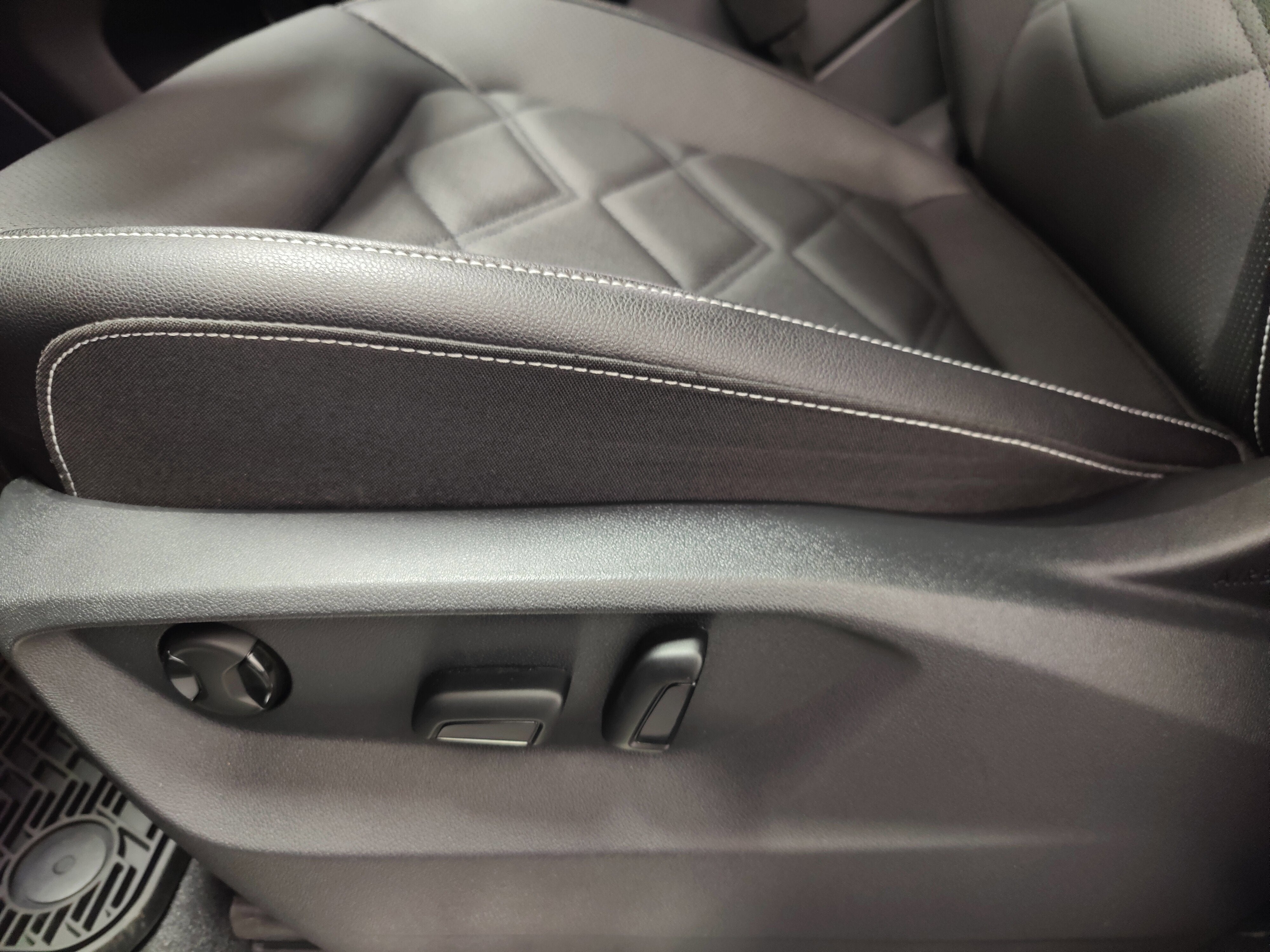 2025 Volkswagen Atlas SE AWD w/Technology