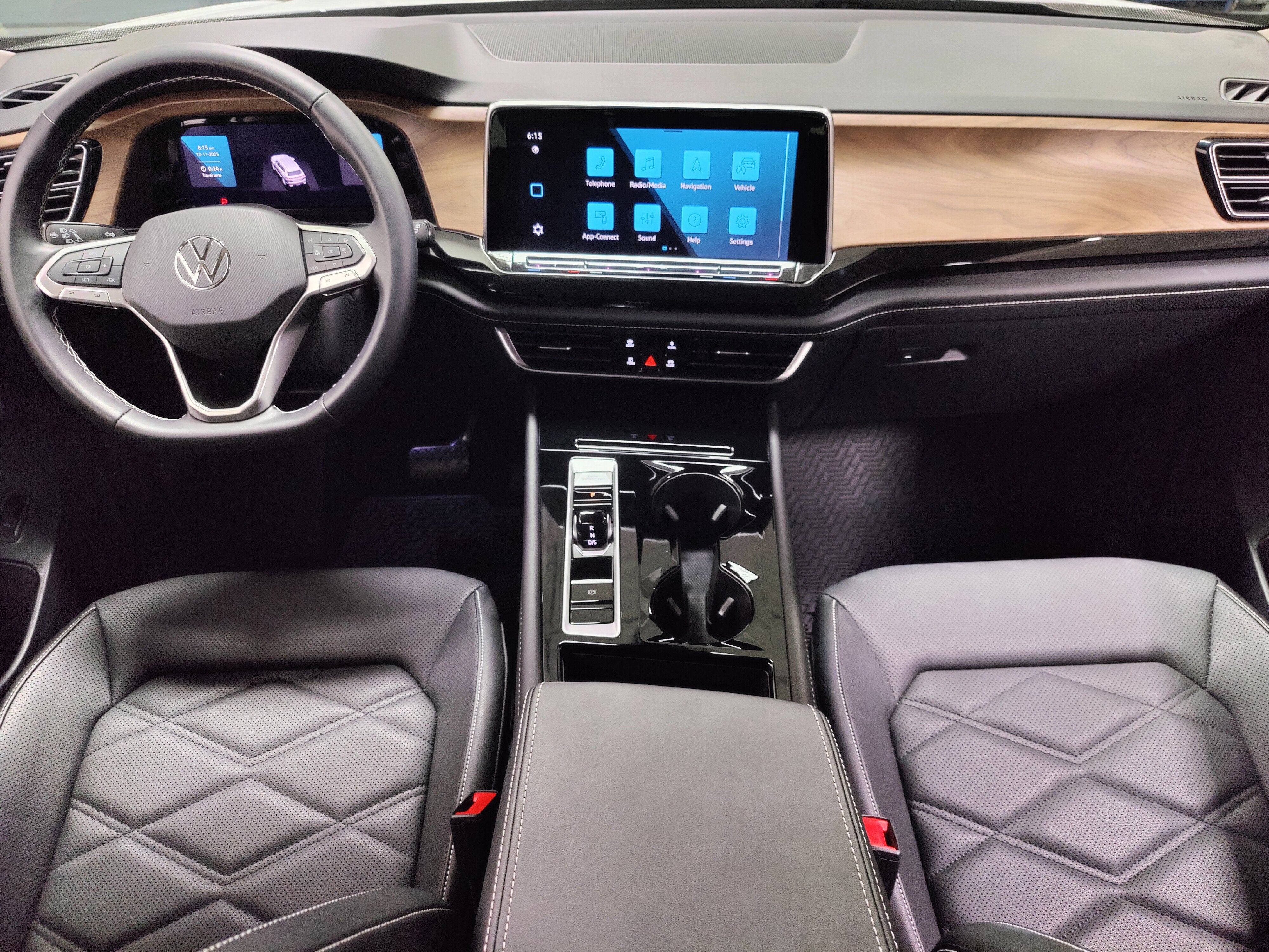 2025 Volkswagen Atlas SE AWD w/Technology