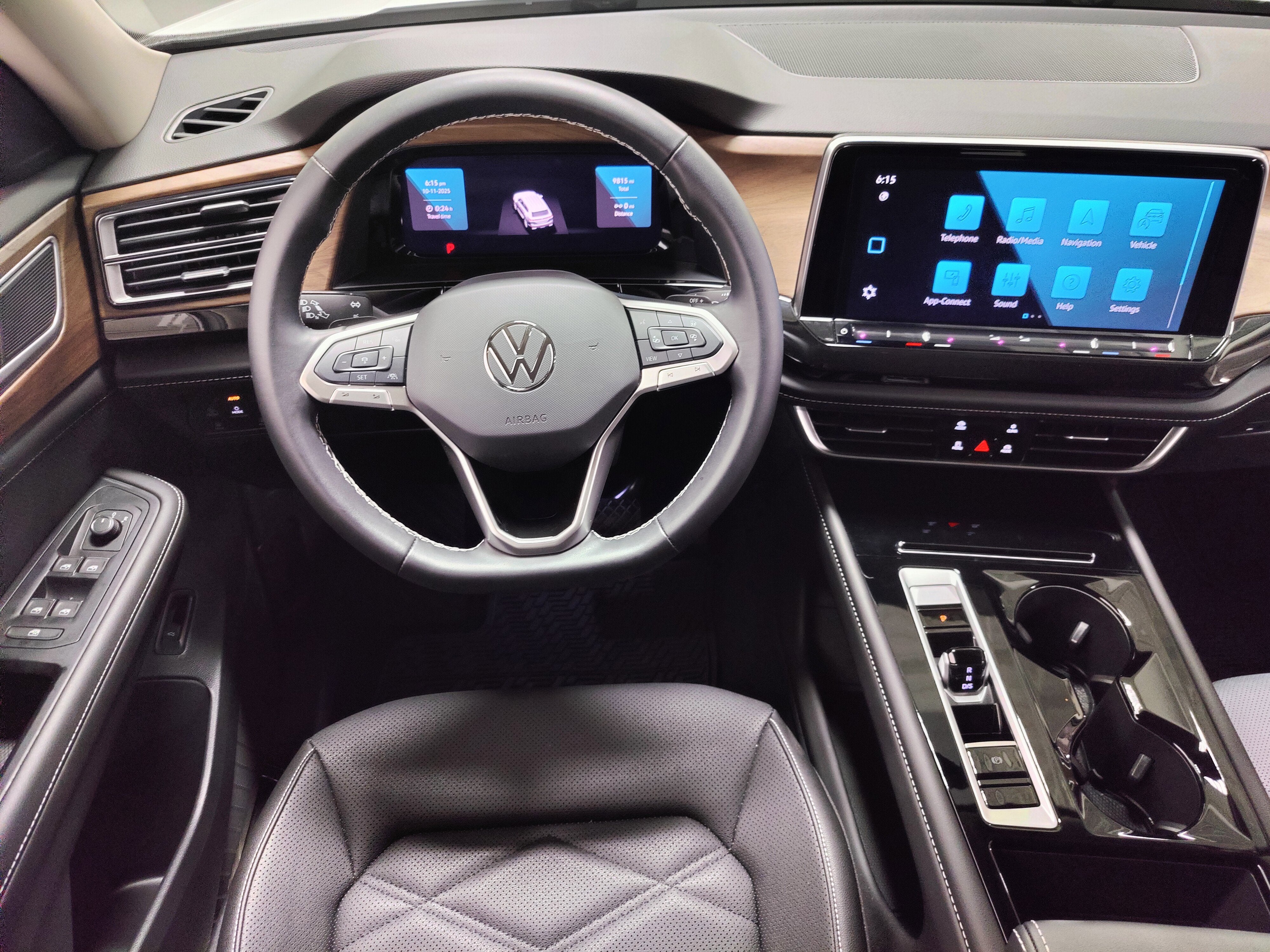 2025 Volkswagen Atlas SE AWD w/Technology