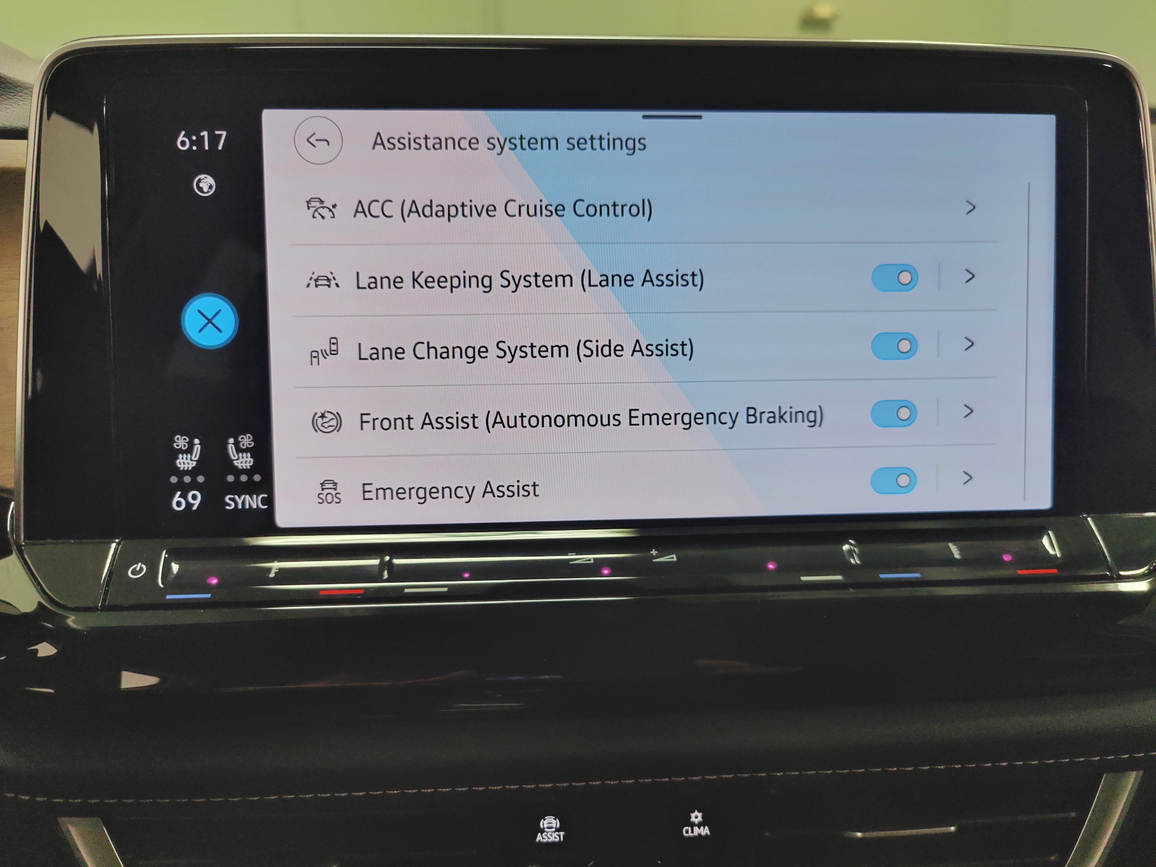 2025 Volkswagen Atlas SE AWD w/Technology