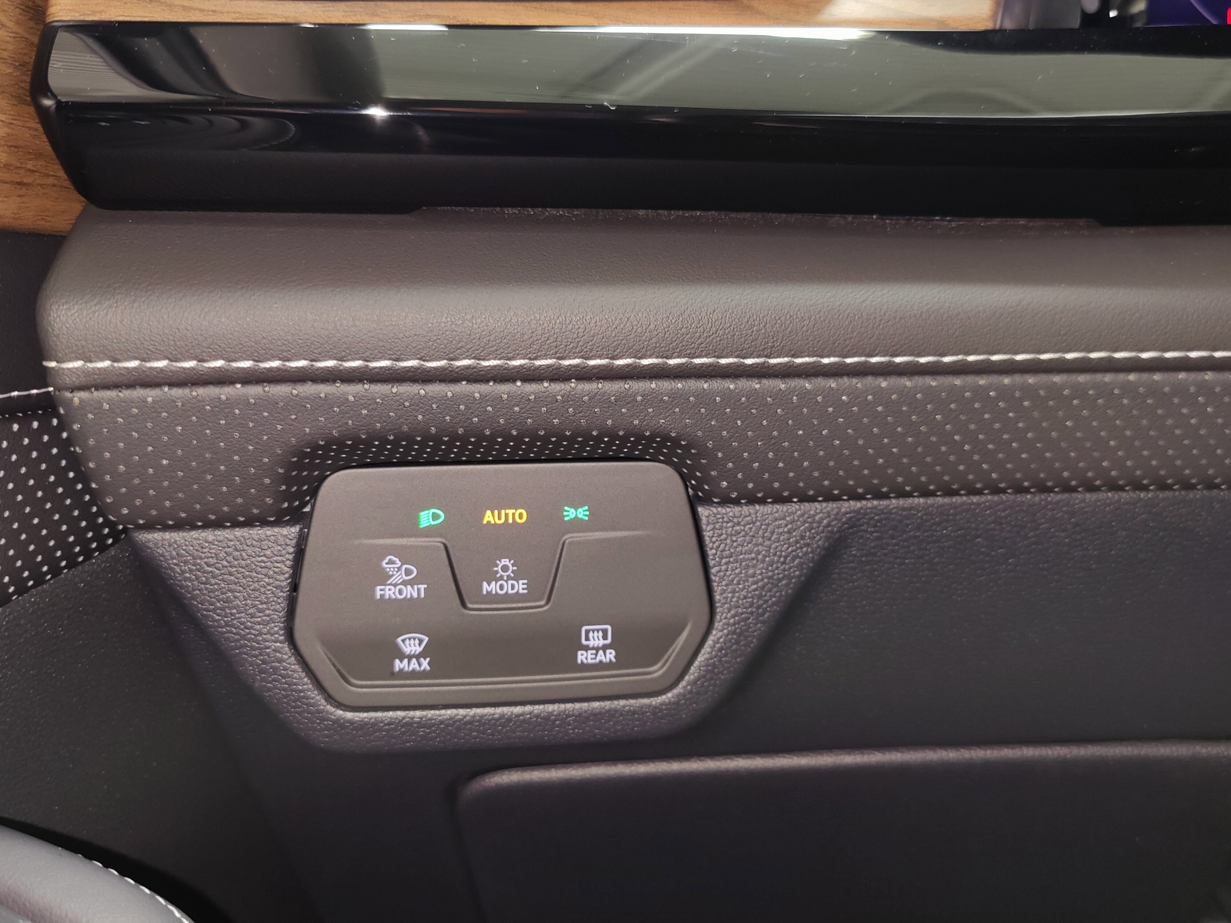 2025 Volkswagen Atlas SE AWD w/Technology