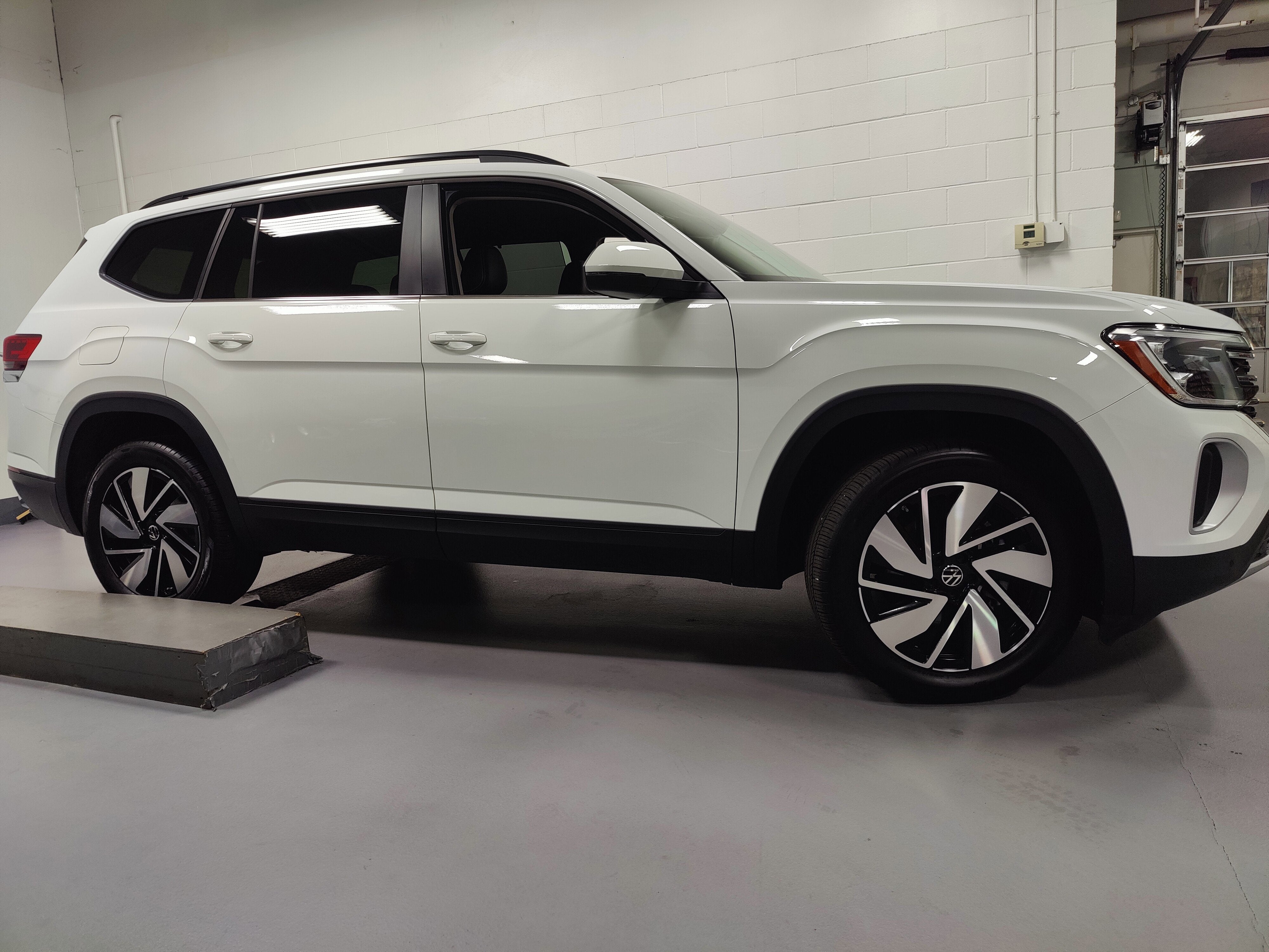 2025 Volkswagen Atlas SE AWD w/Technology