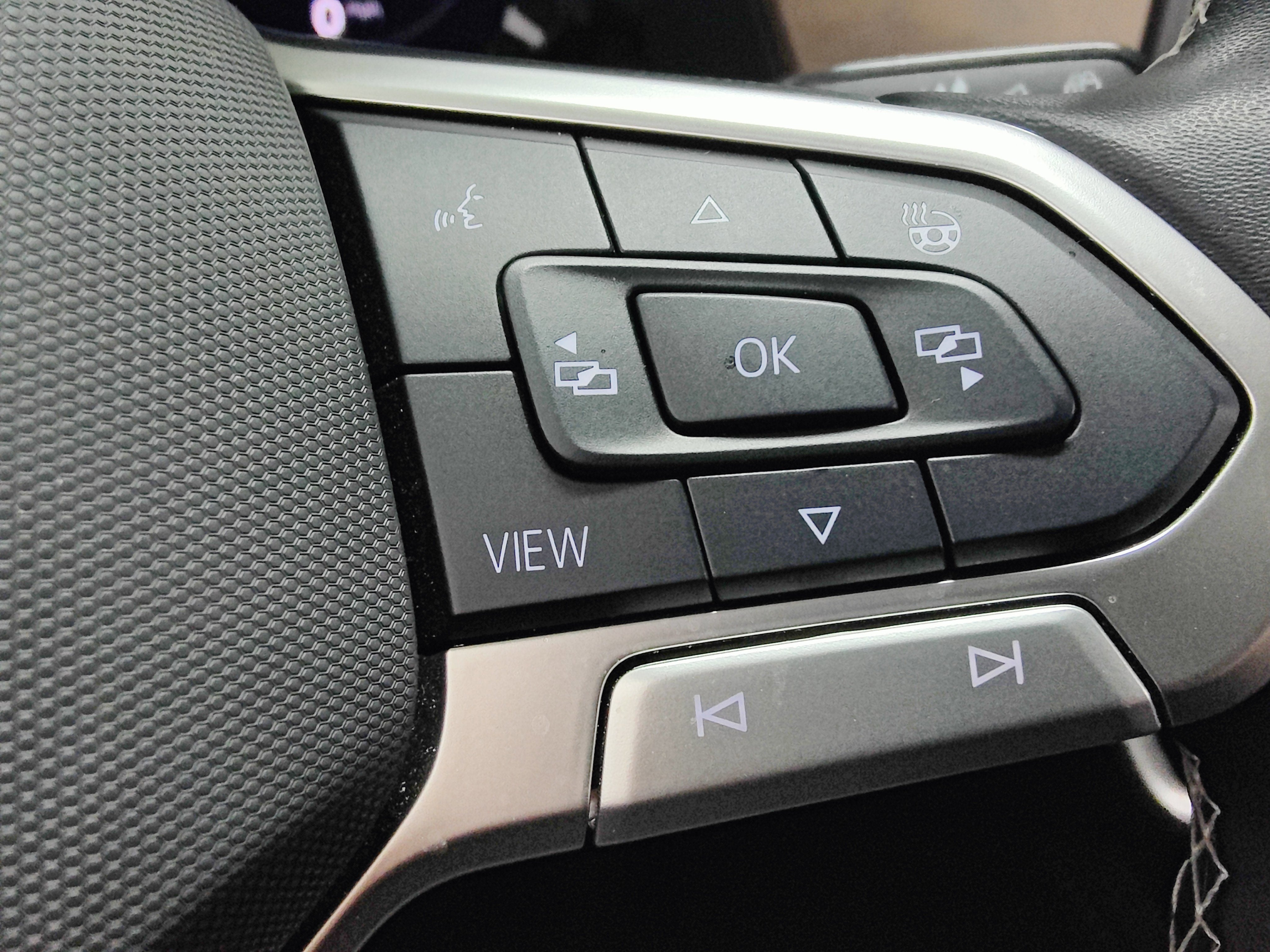 2025 Volkswagen Atlas SE AWD w/Technology