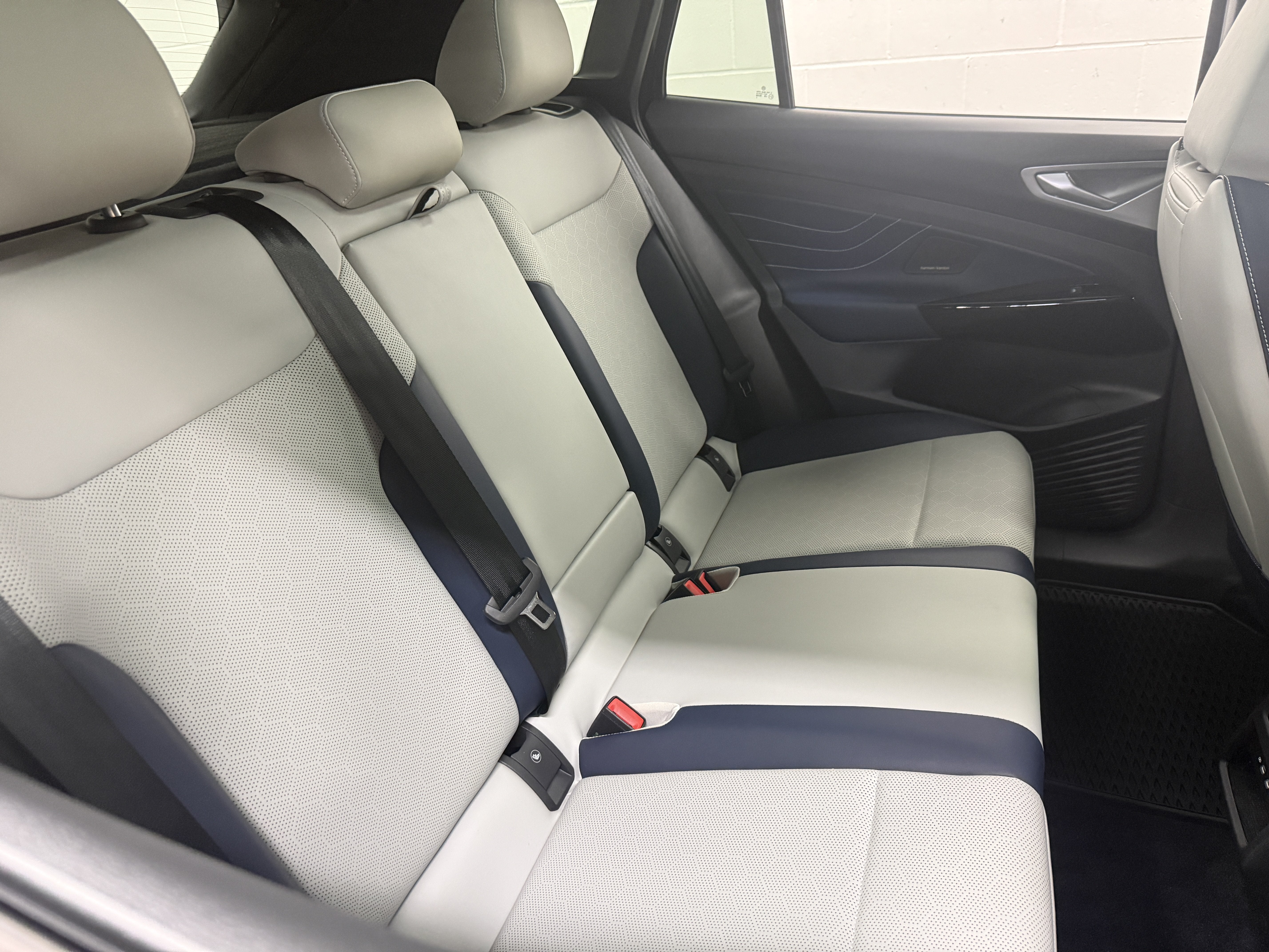 2025 Volkswagen ID.4 Pro S Plus AWD Black Edition