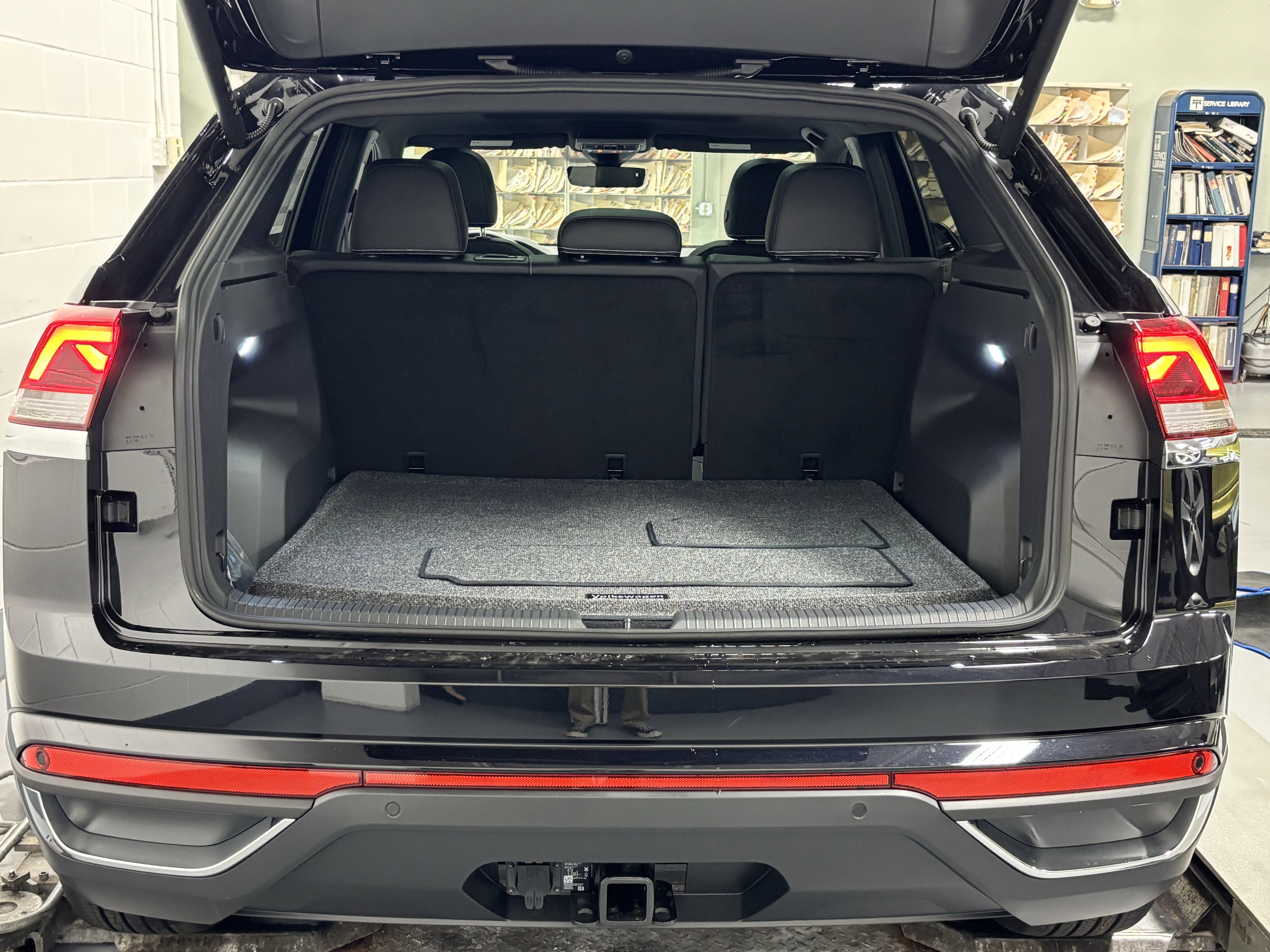 2026 Volkswagen Atlas Cross Sport 2.0T SE w/Technology