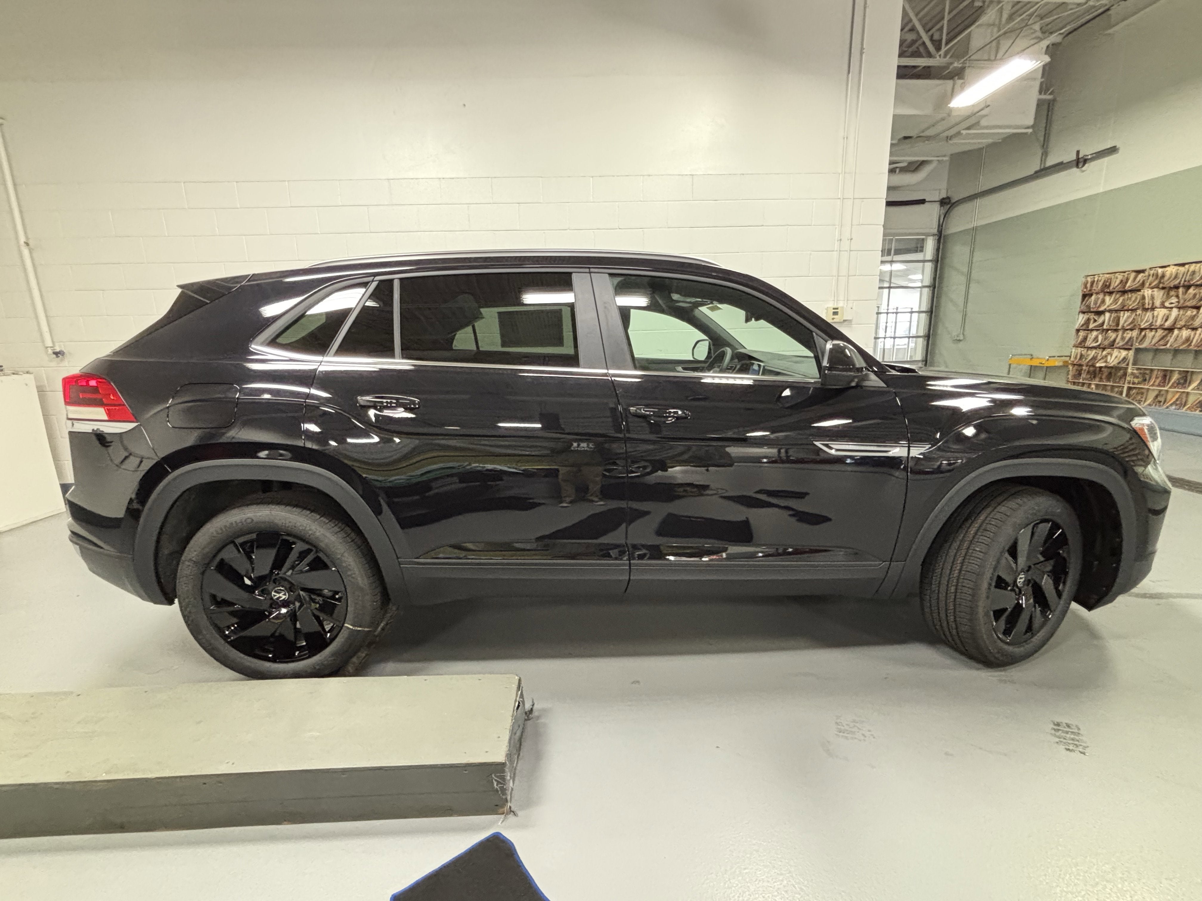 2026 Volkswagen Atlas Cross Sport 2.0T SE w/Technology