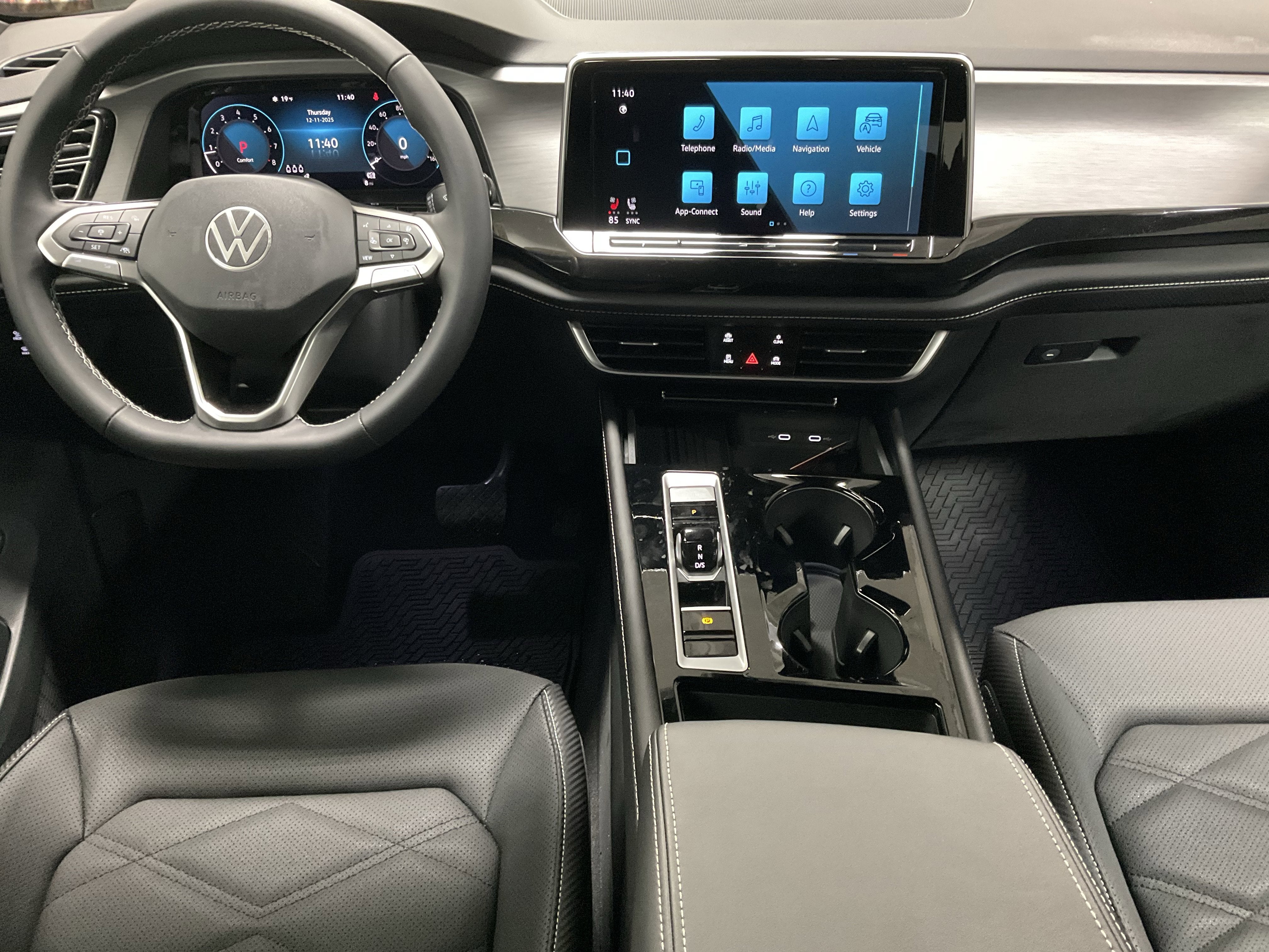 2026 Volkswagen Atlas Cross Sport 2.0T SE w/Technology