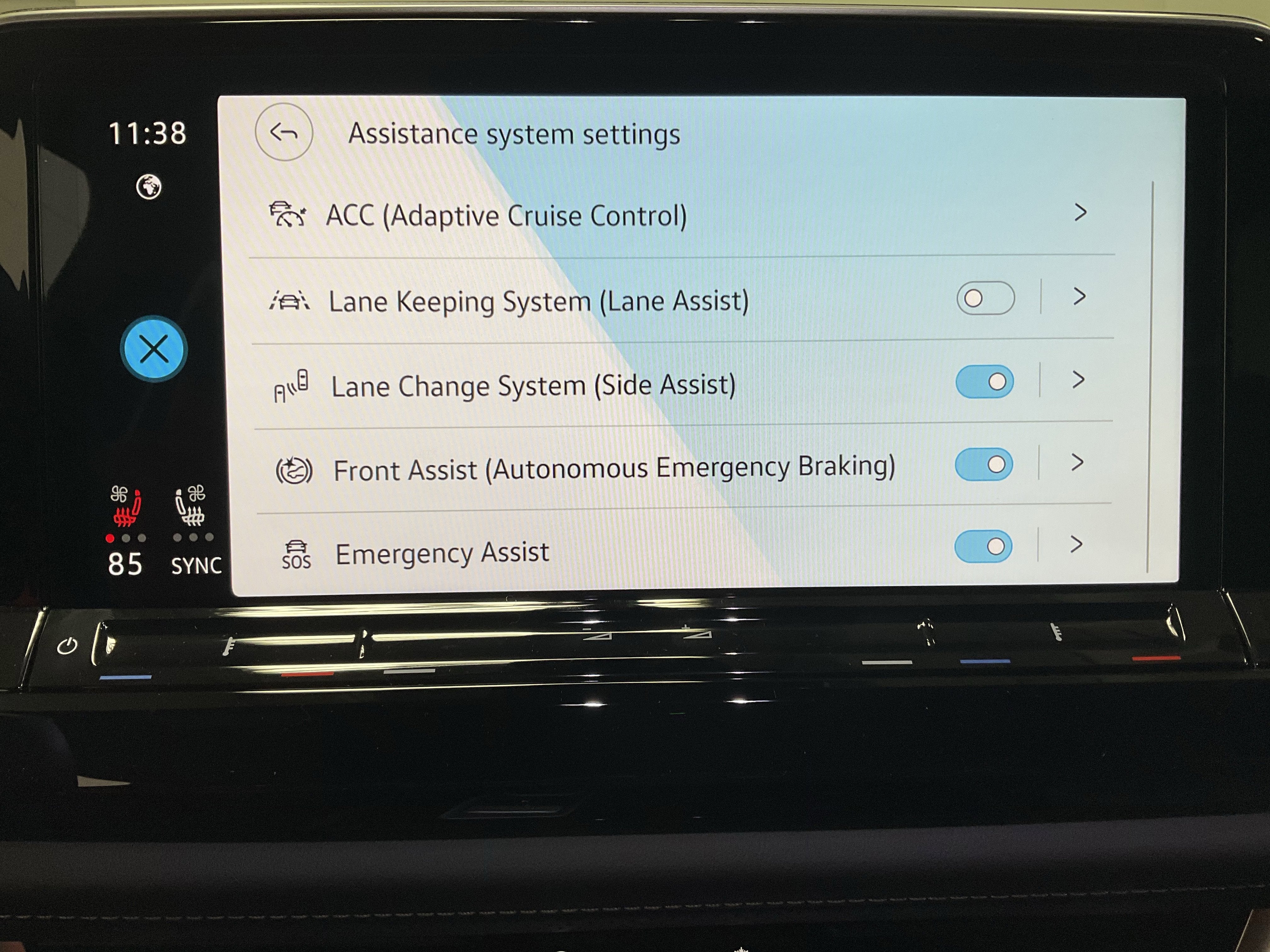 2026 Volkswagen Atlas Cross Sport 2.0T SE w/Technology