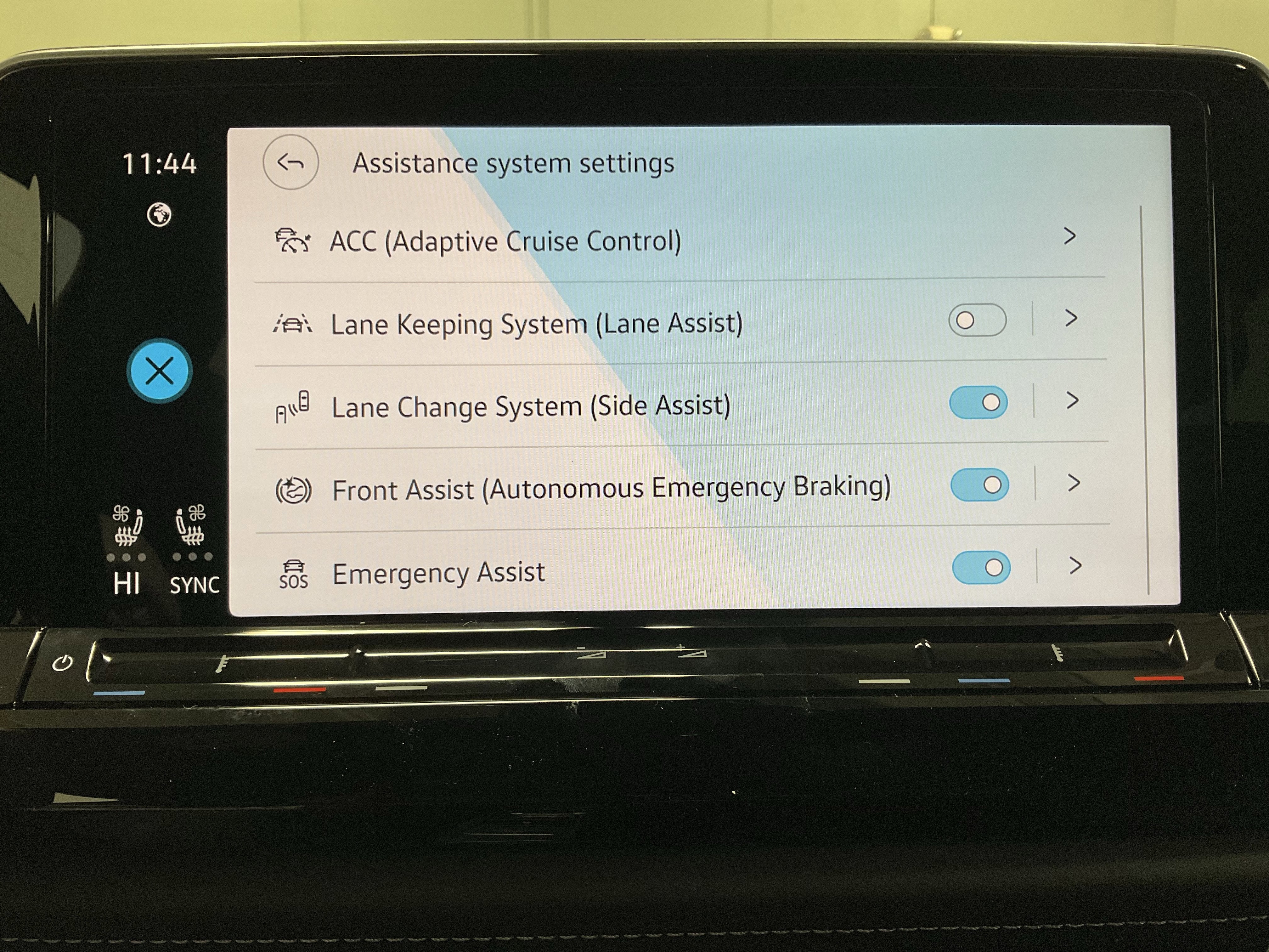 2026 Volkswagen Atlas Cross Sport 2.0T SE w/Technology