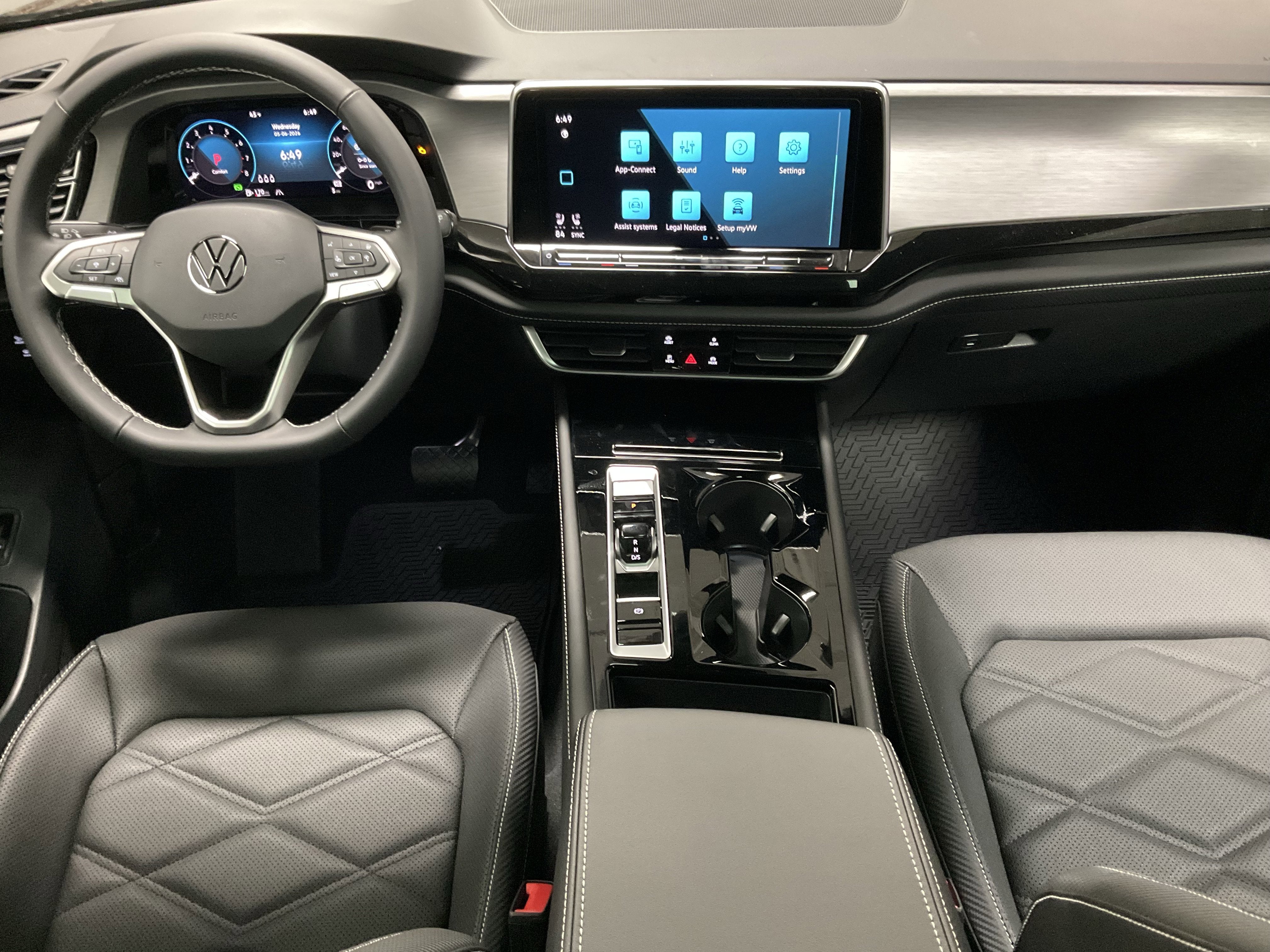 2026 Volkswagen Atlas Cross Sport 2.0T SE w/Technology