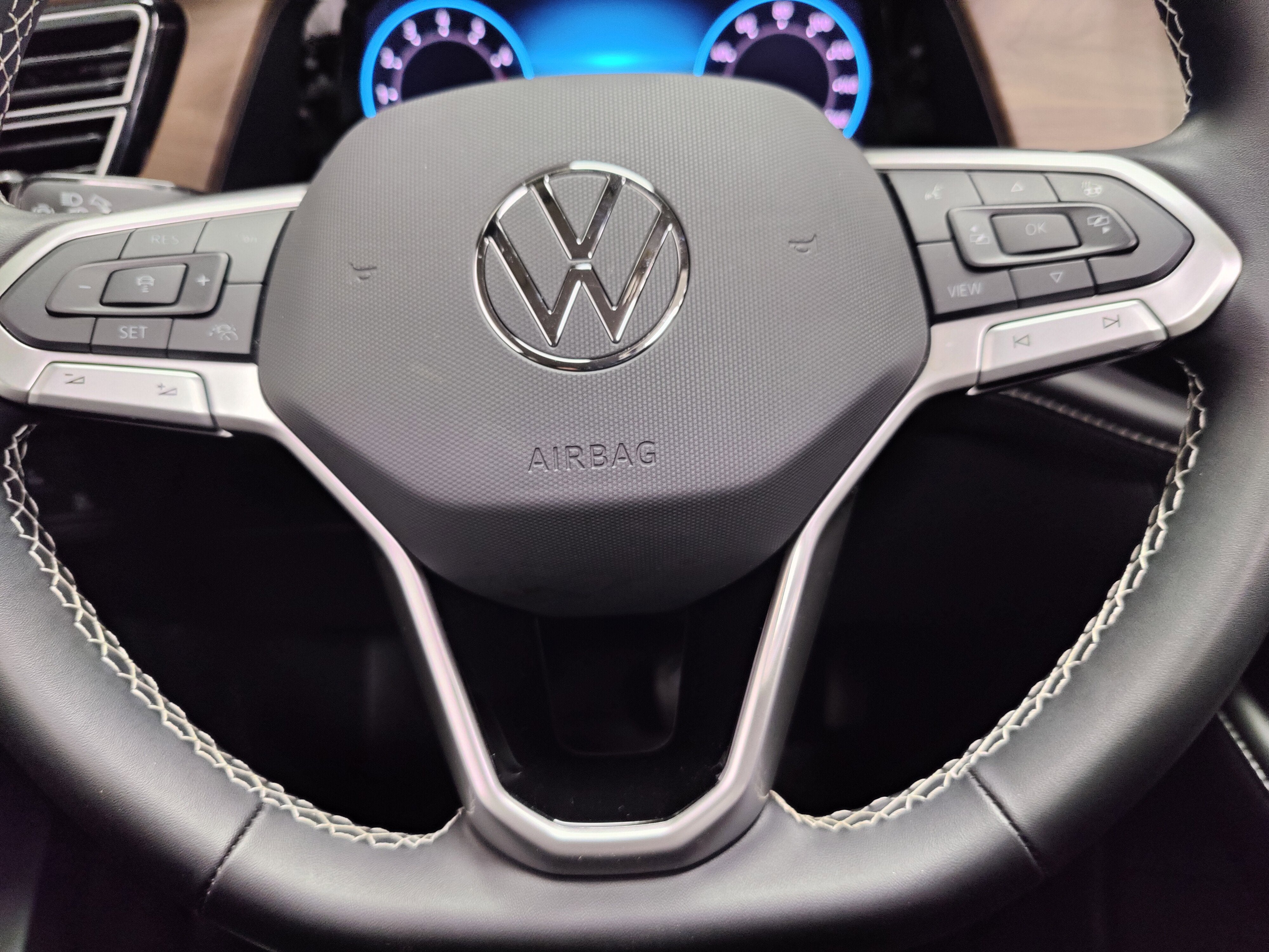 2026 Volkswagen Atlas AWD SE w/Technology & Sunroof