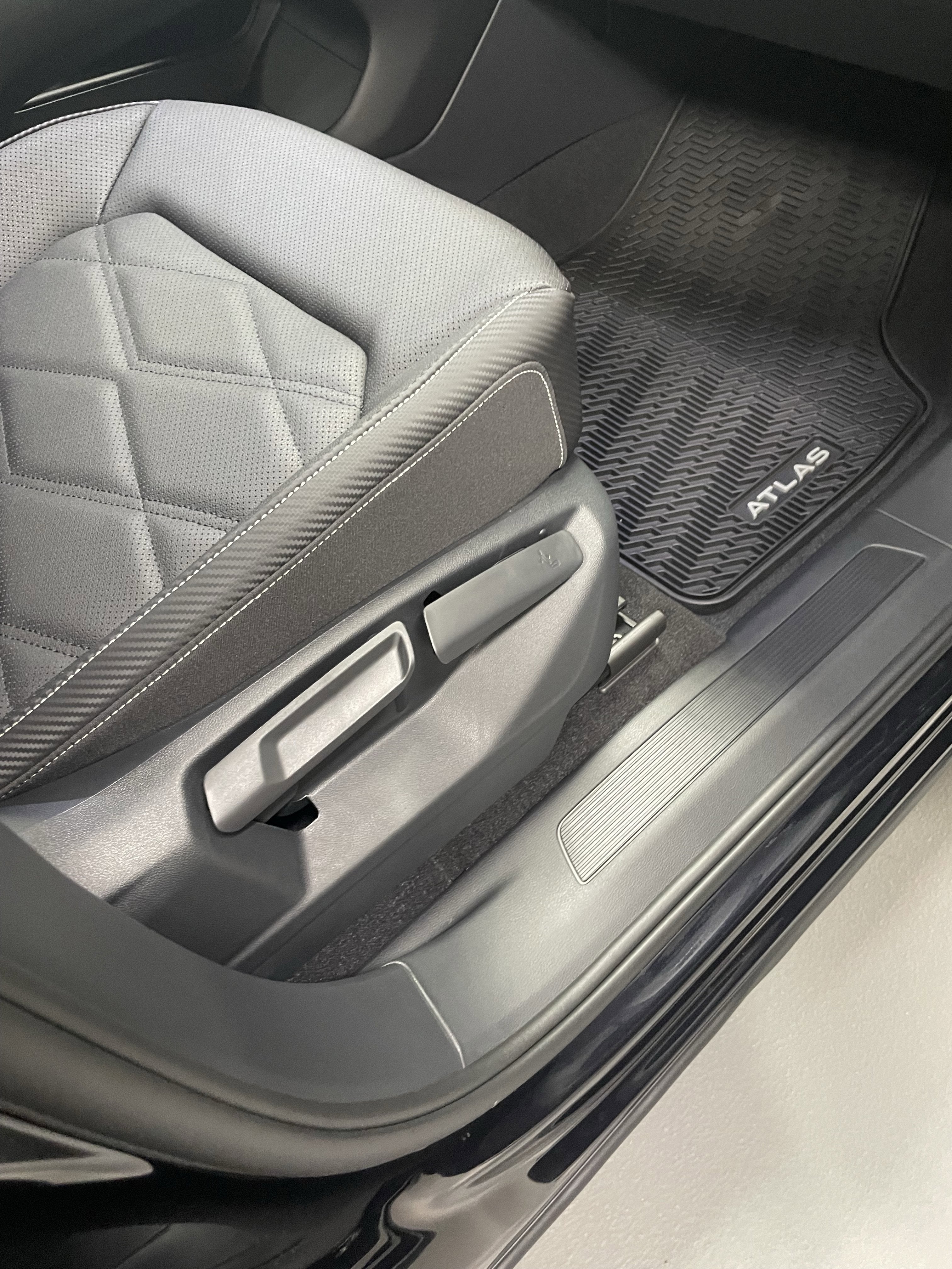 2026 Volkswagen Atlas Cross Sport 2.0T SE