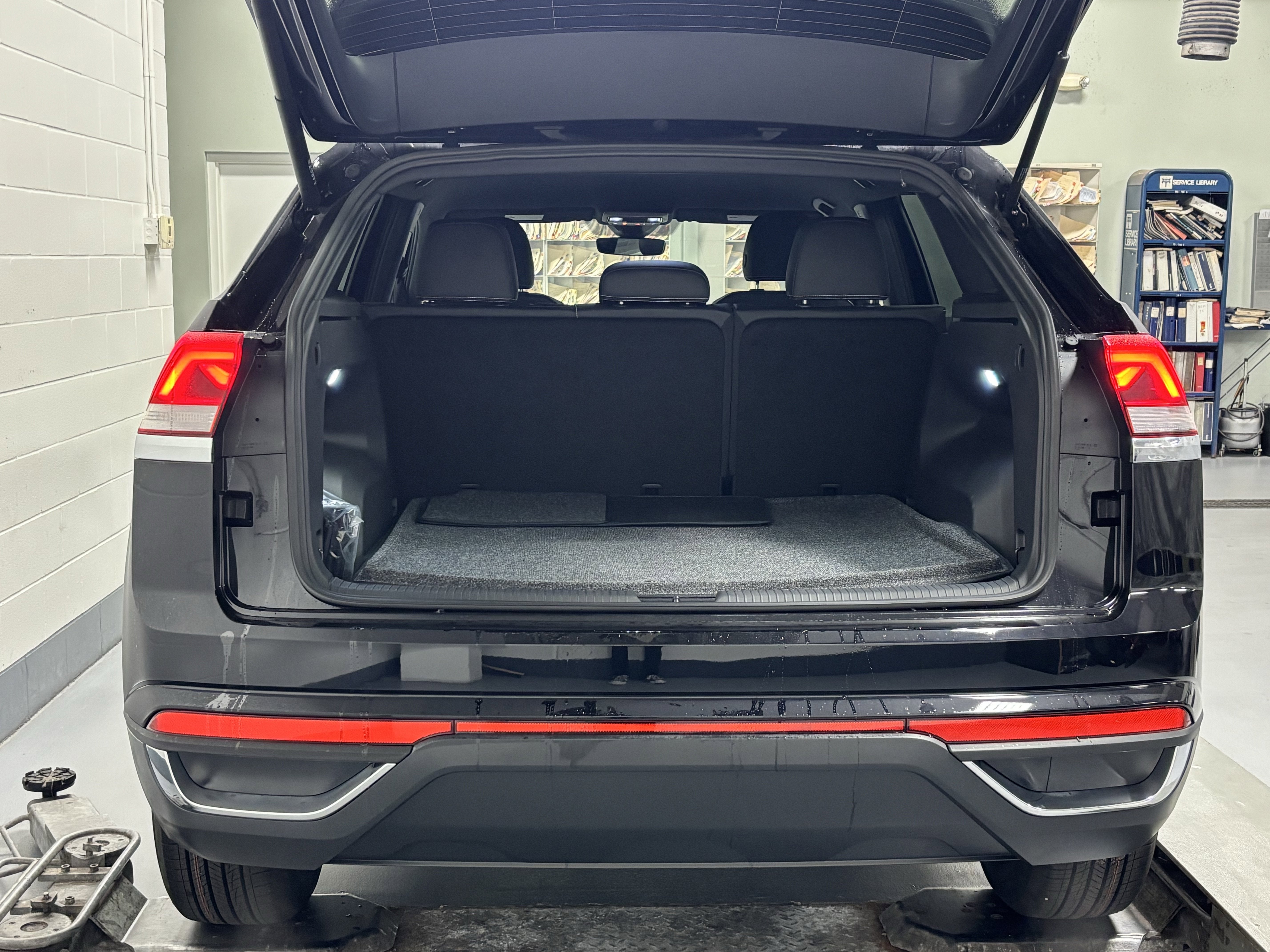 2026 Volkswagen Atlas Cross Sport 2.0T SE