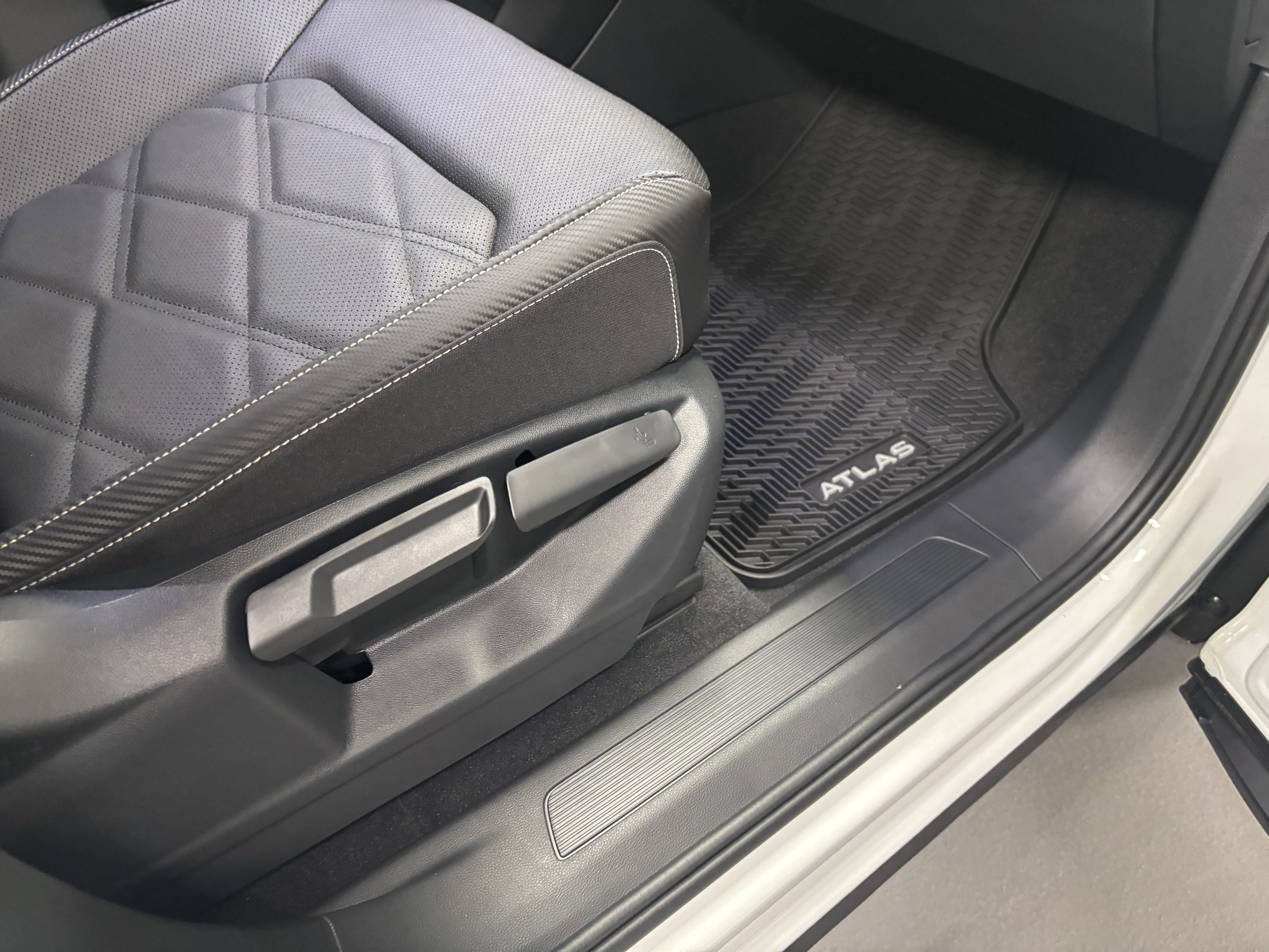 2026 Volkswagen Atlas Cross Sport 2.0T SE