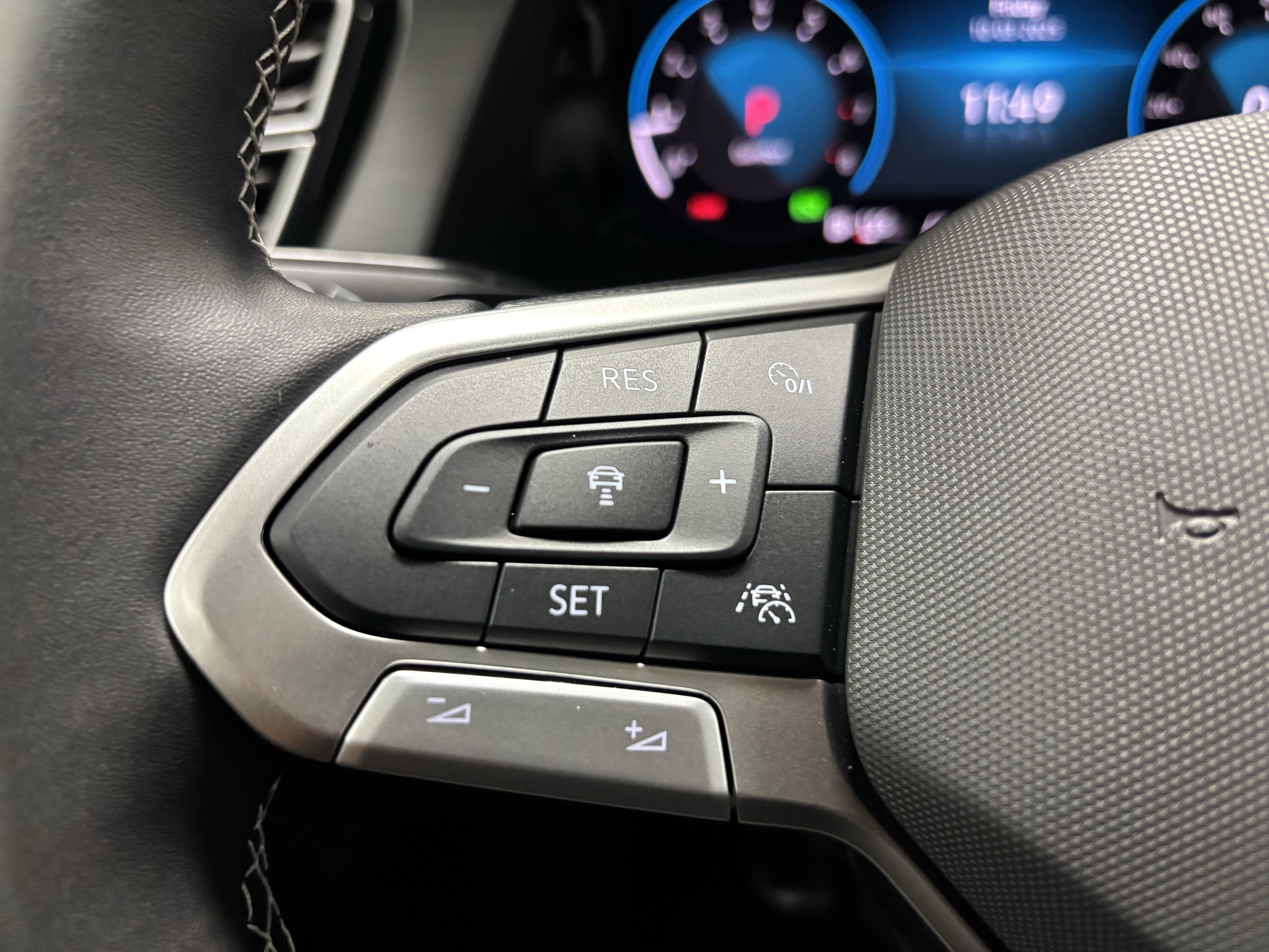 2026 Volkswagen Atlas Cross Sport 2.0T SE