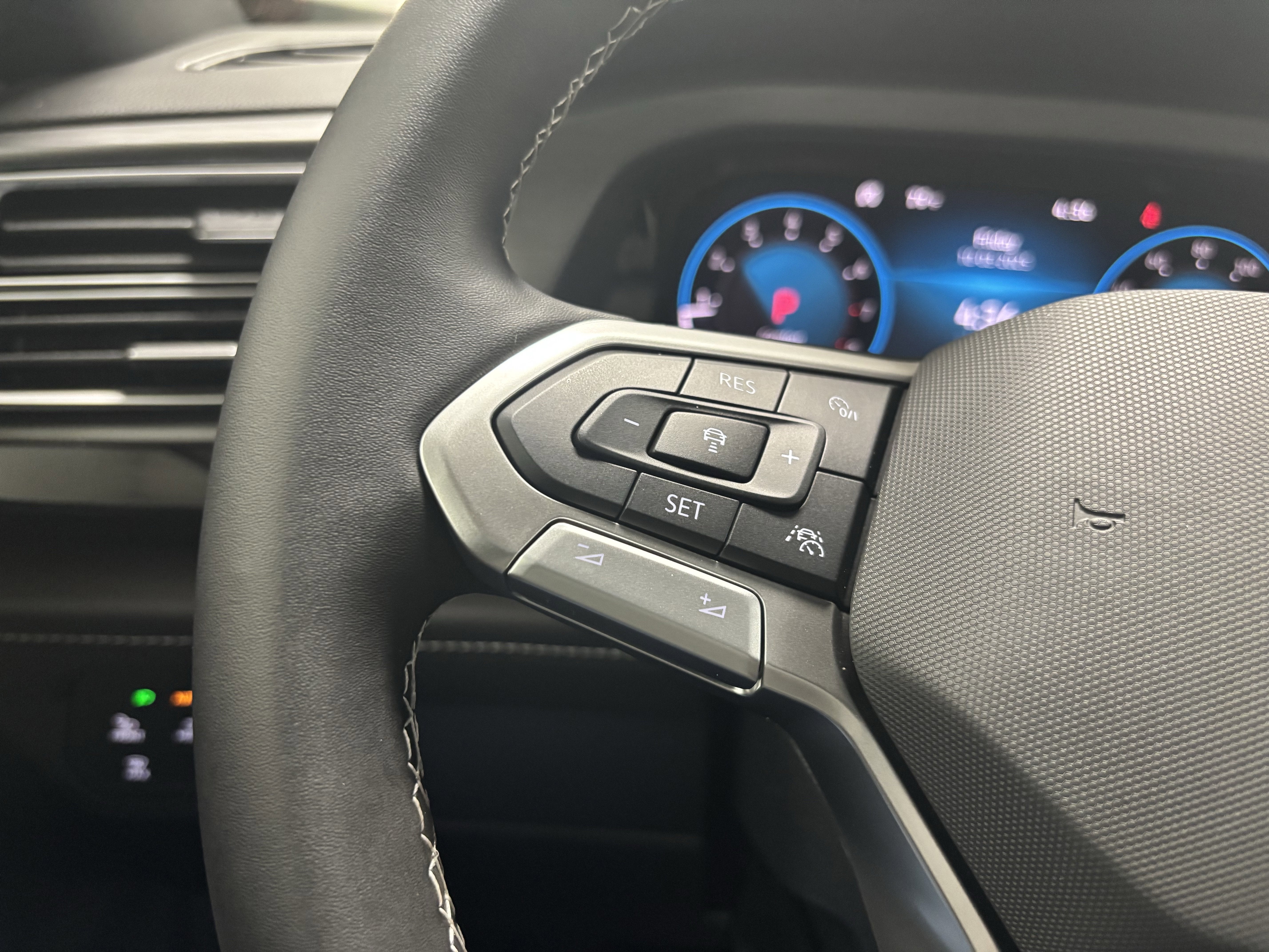 2026 Volkswagen Atlas Cross Sport 2.0T SE