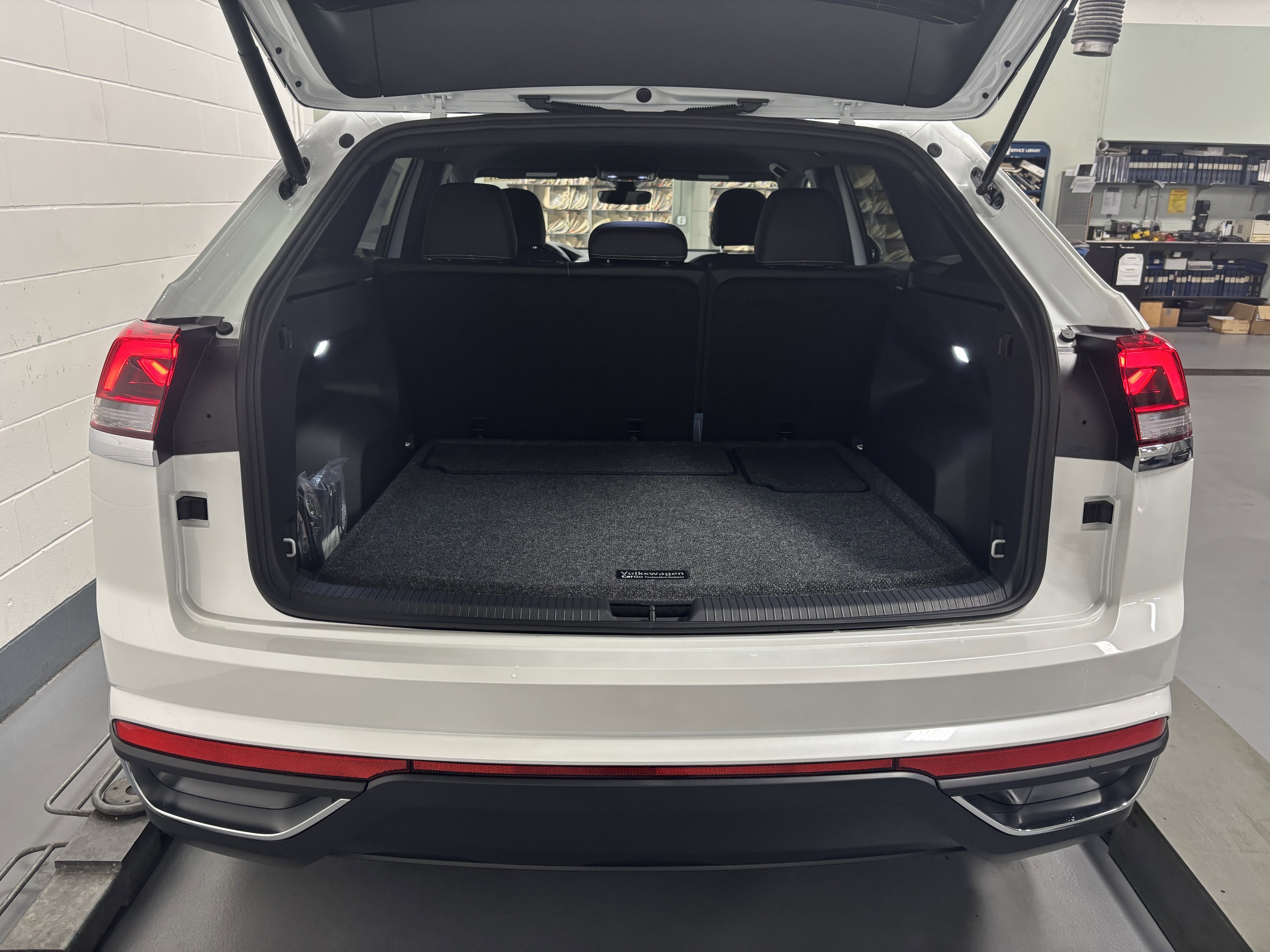 2026 Volkswagen Atlas Cross Sport 2.0T SE