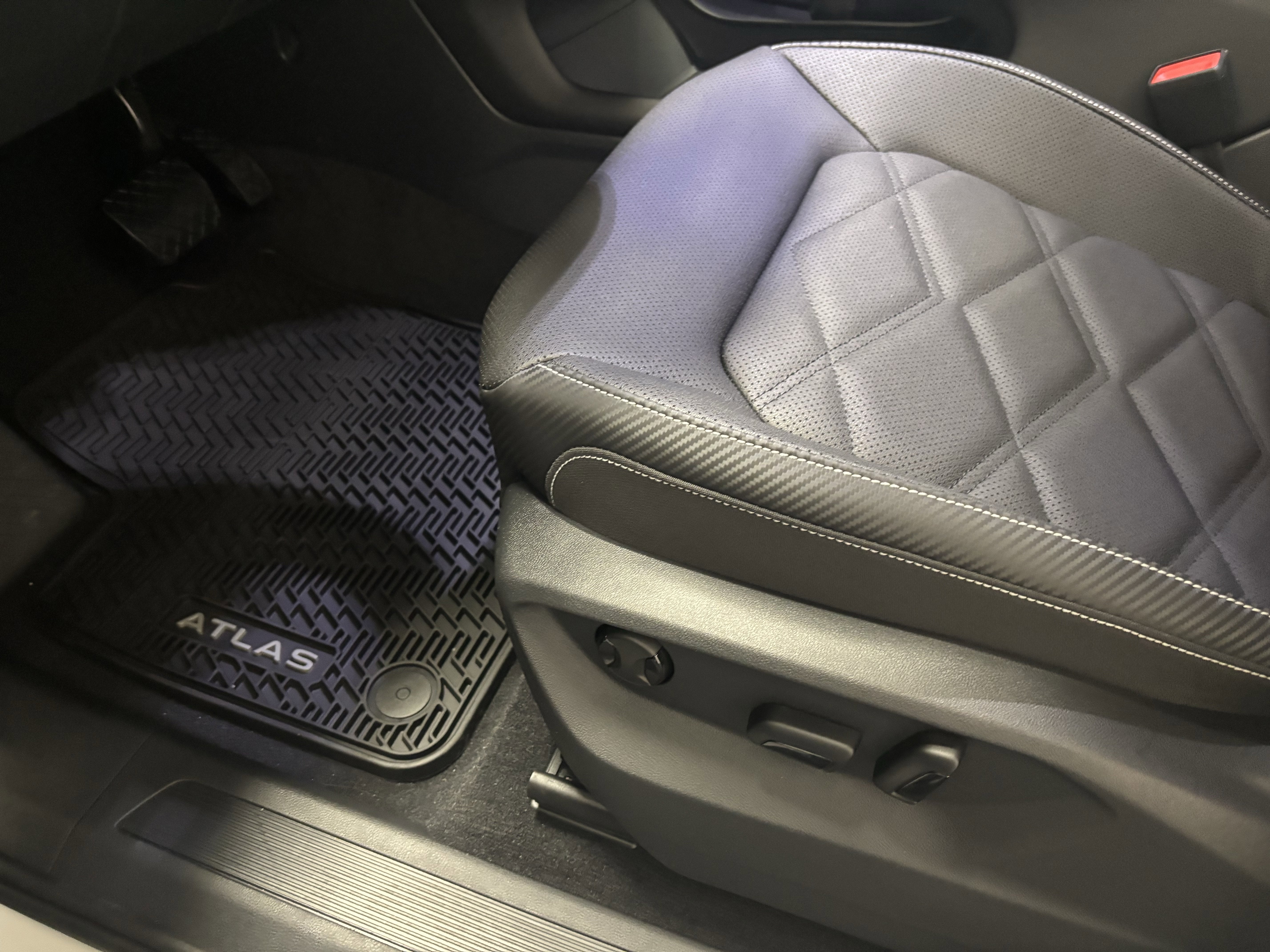 2026 Volkswagen Atlas Cross Sport 2.0T SE