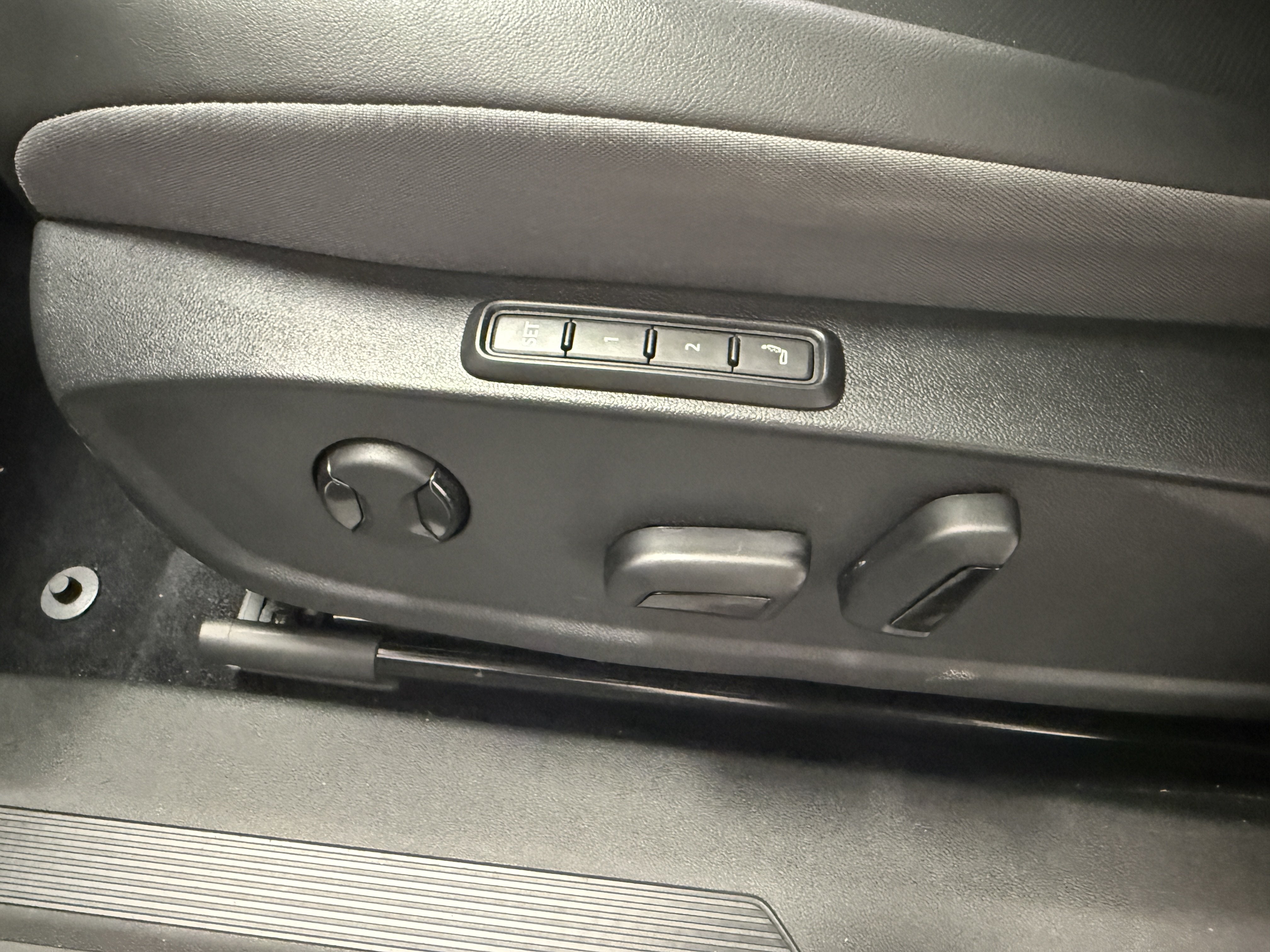2023 Volkswagen ID.4 Pro S Long Range w/Glass Roof