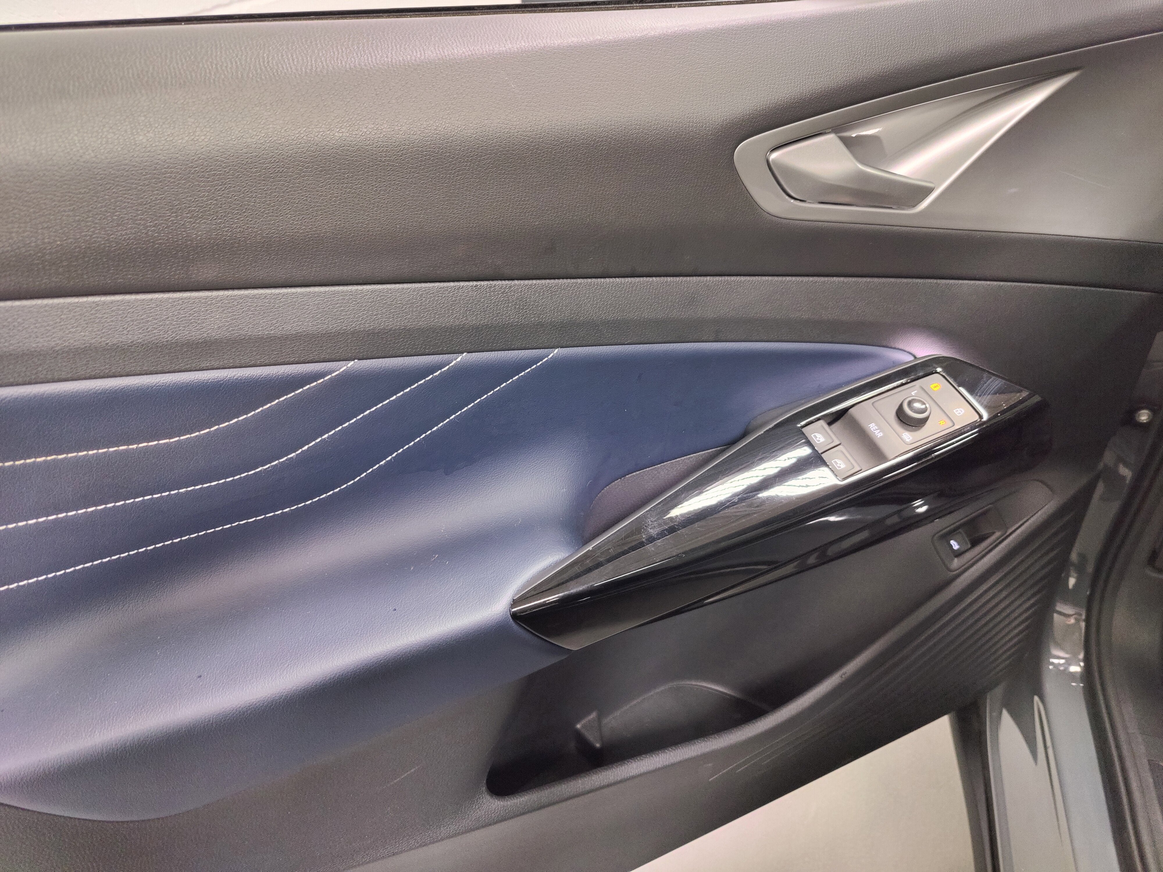 2025 Volkswagen ID.4 Pro S Long Range w/Glass Roof