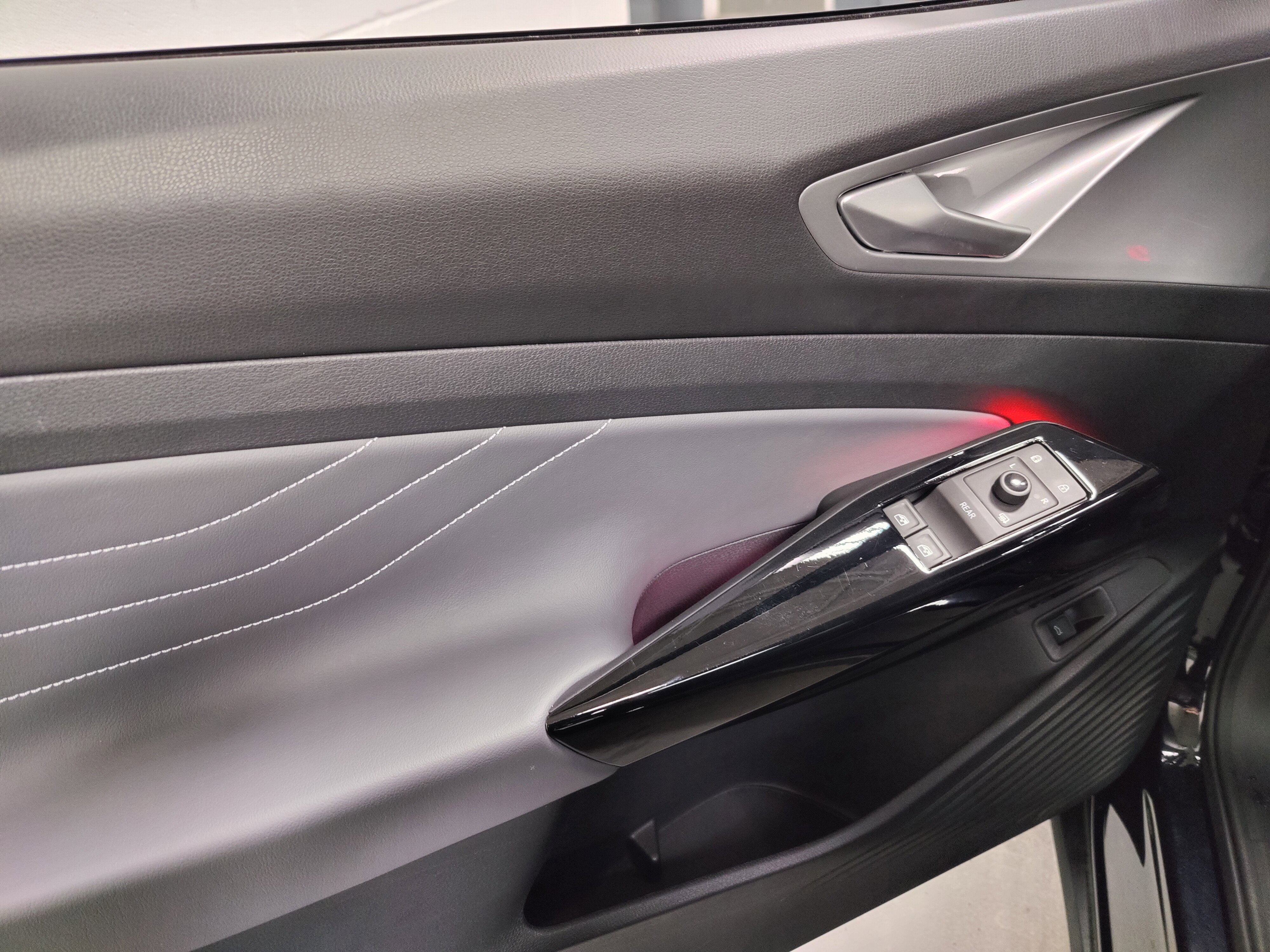 2023 Volkswagen ID.4 Pro S Long Range AWD w/Glass Roof