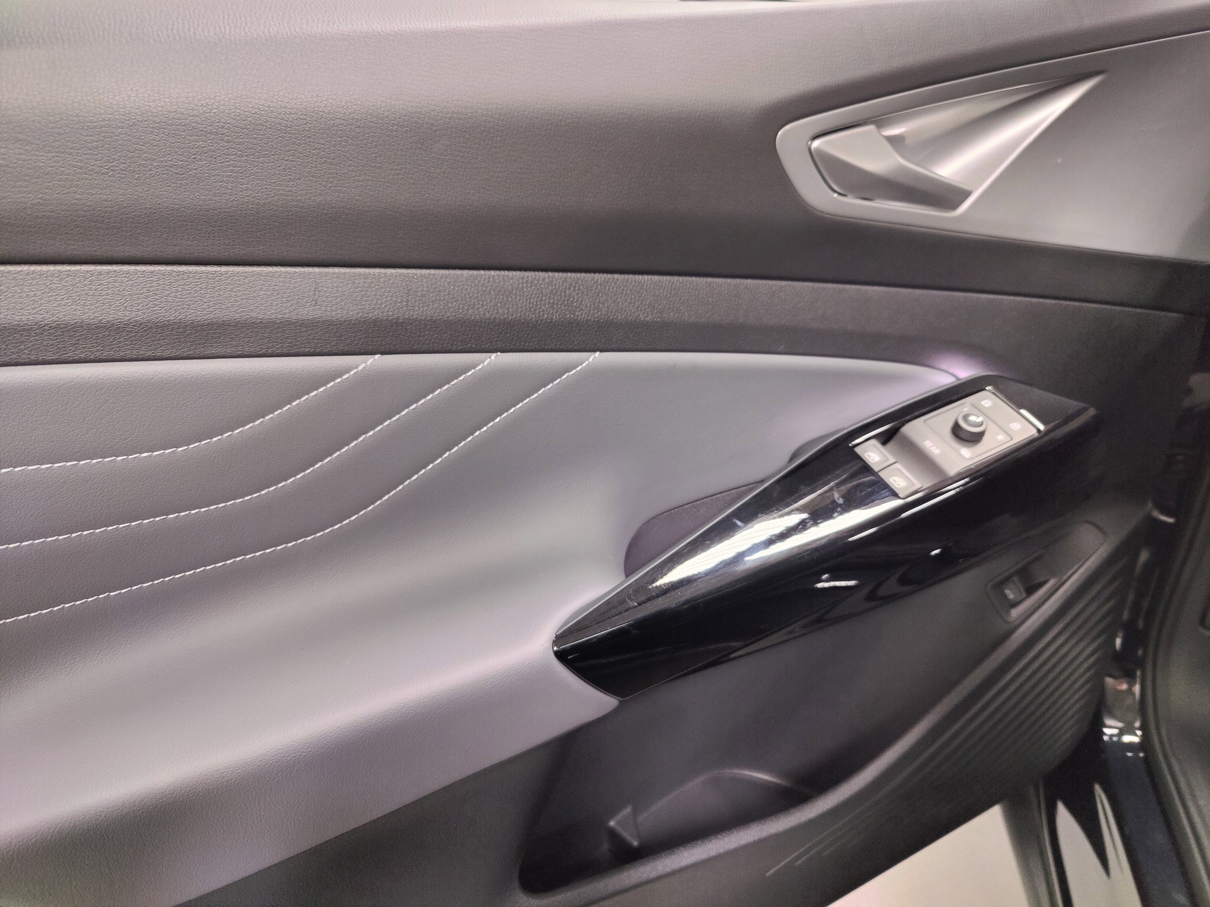 2023 Volkswagen ID.4 Pro S Long Range AWD w/Glass Roof