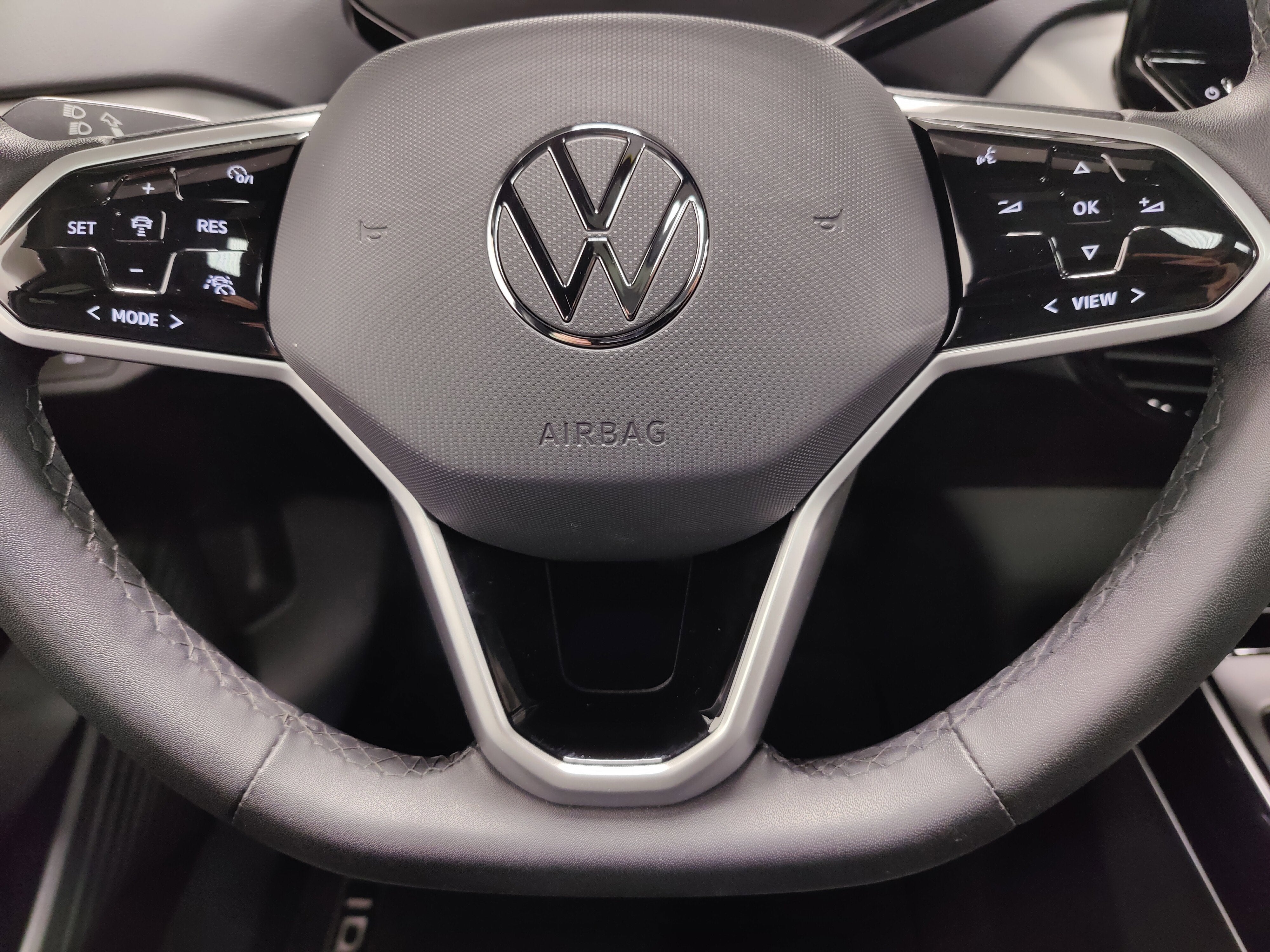 2023 Volkswagen ID.4 Pro S Long Range AWD w/Glass Roof